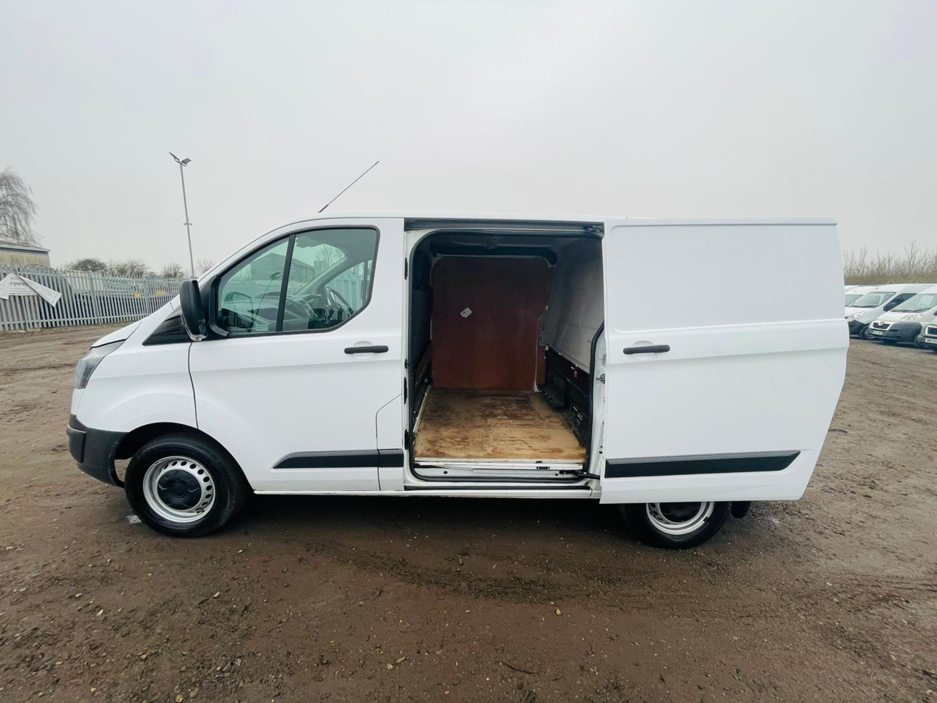 ** ON SALE ** Ford Transit Custom 270 2.0 TDCI 105 L1 H1 2017 '17 Reg' Panel Van - White - Image 12 of 25