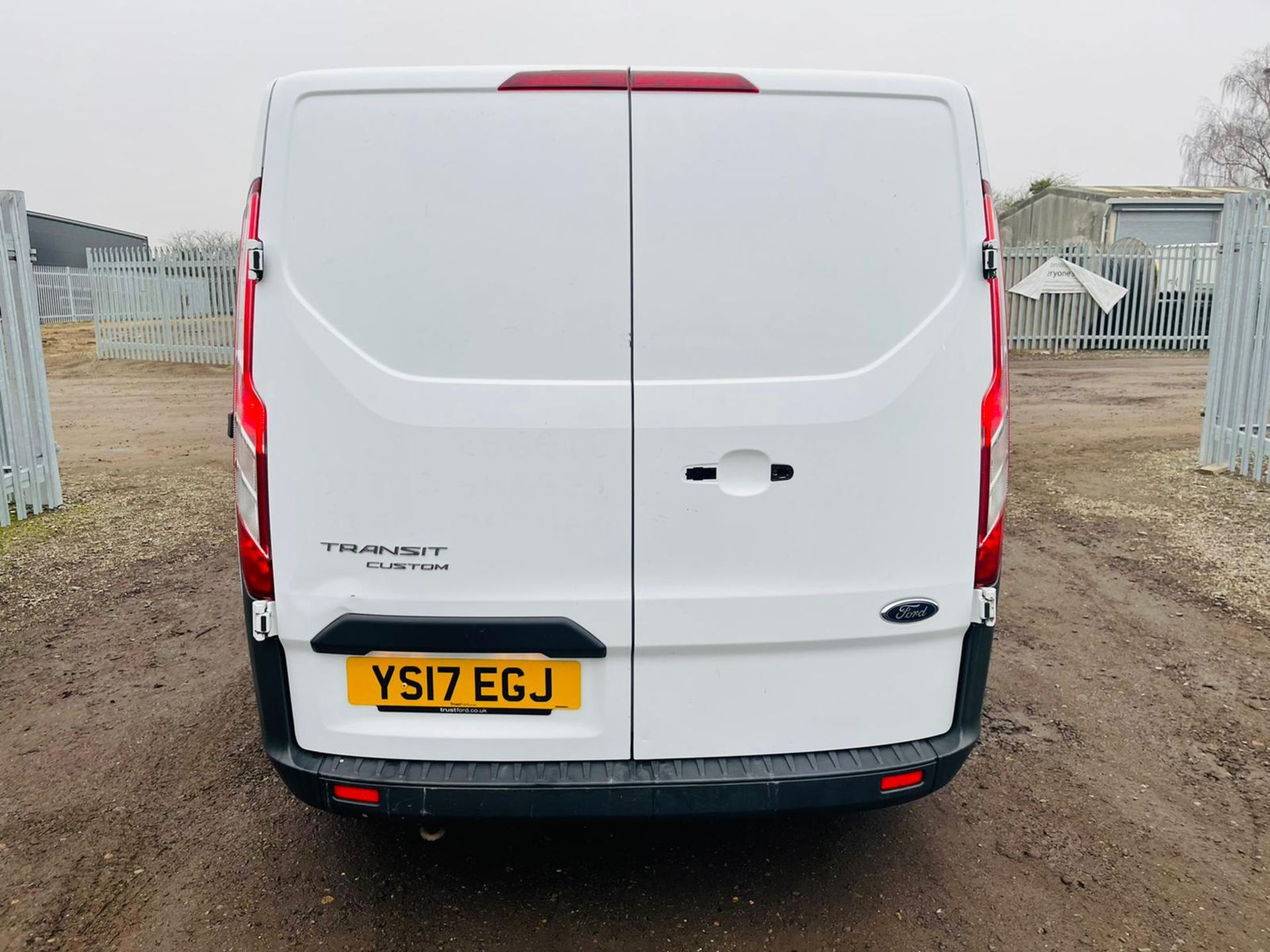 ** ON SALE ** Ford Transit Custom 270 2.0 TDCI 105 L1 H1 2017 '17 Reg' Panel Van - White - Image 10 of 25