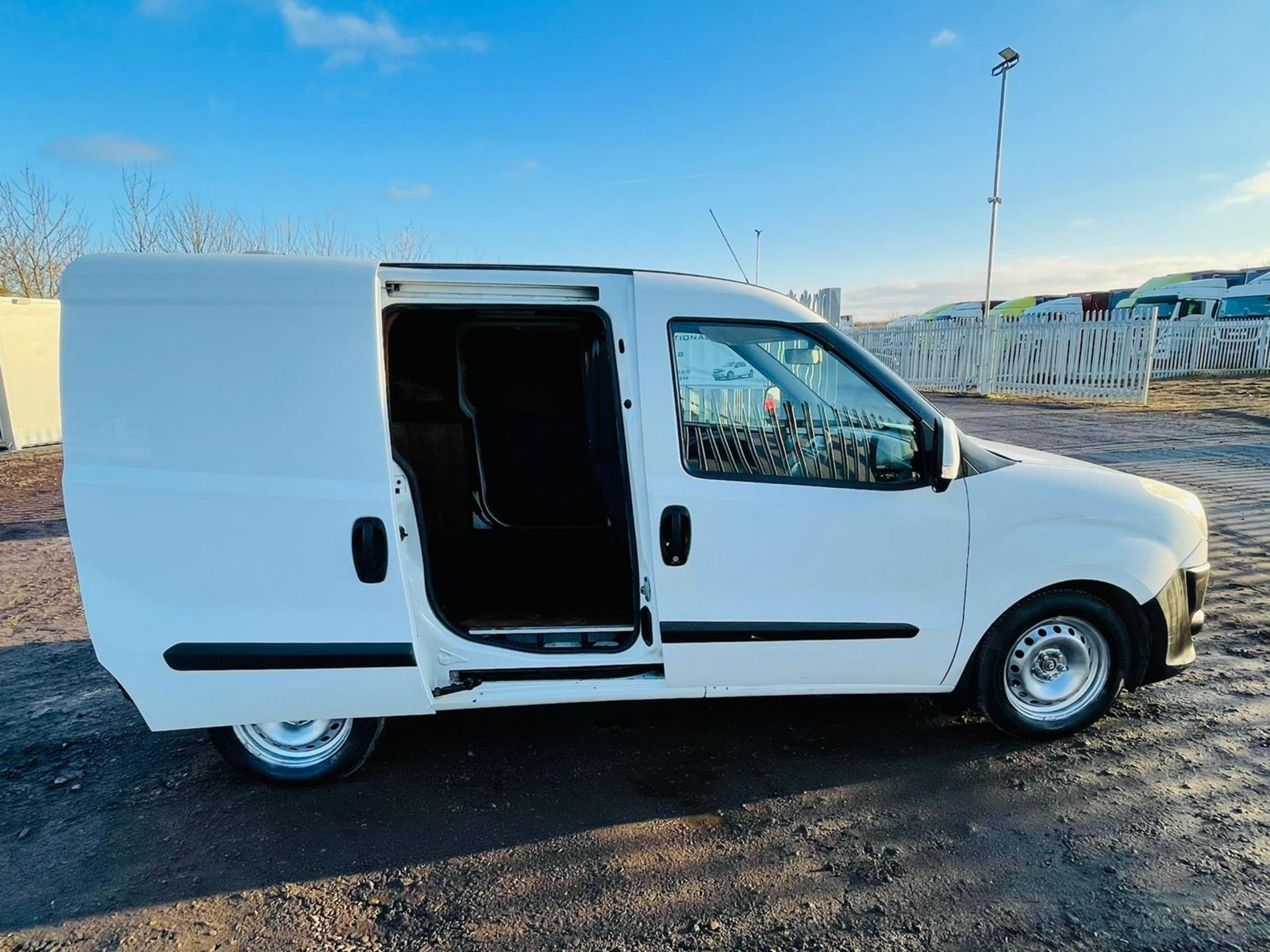 Fiat Doblo 1.3 MultiJet SX L1 H1 2011 '61 Reg' Start & Stop Function - Image 10 of 21