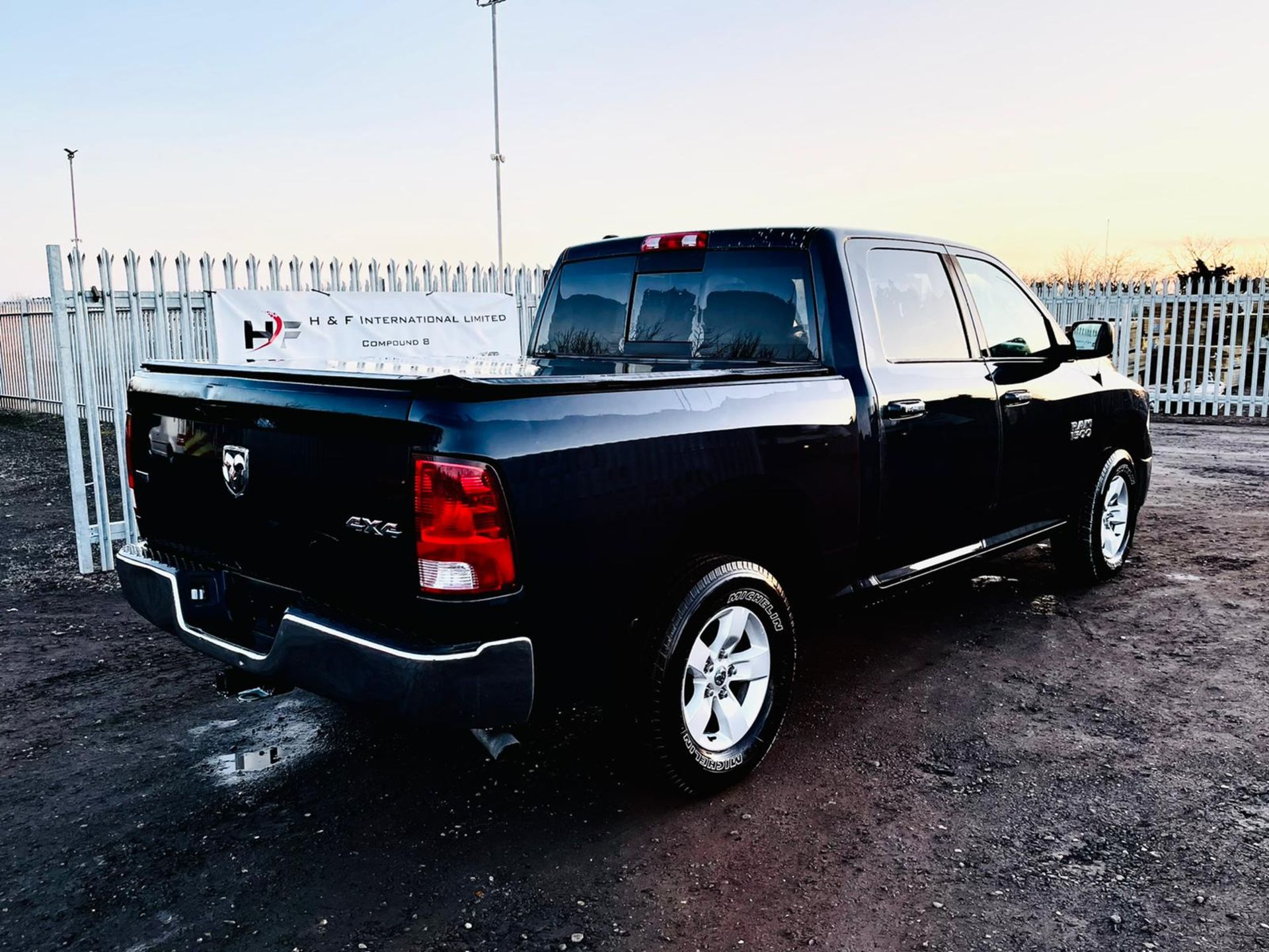 Dodge Ram 3.6L V6 1500 Crew Cab SLT ' 2015 Year ' A/C - 6 Seats - Chrome Package - Image 13 of 31