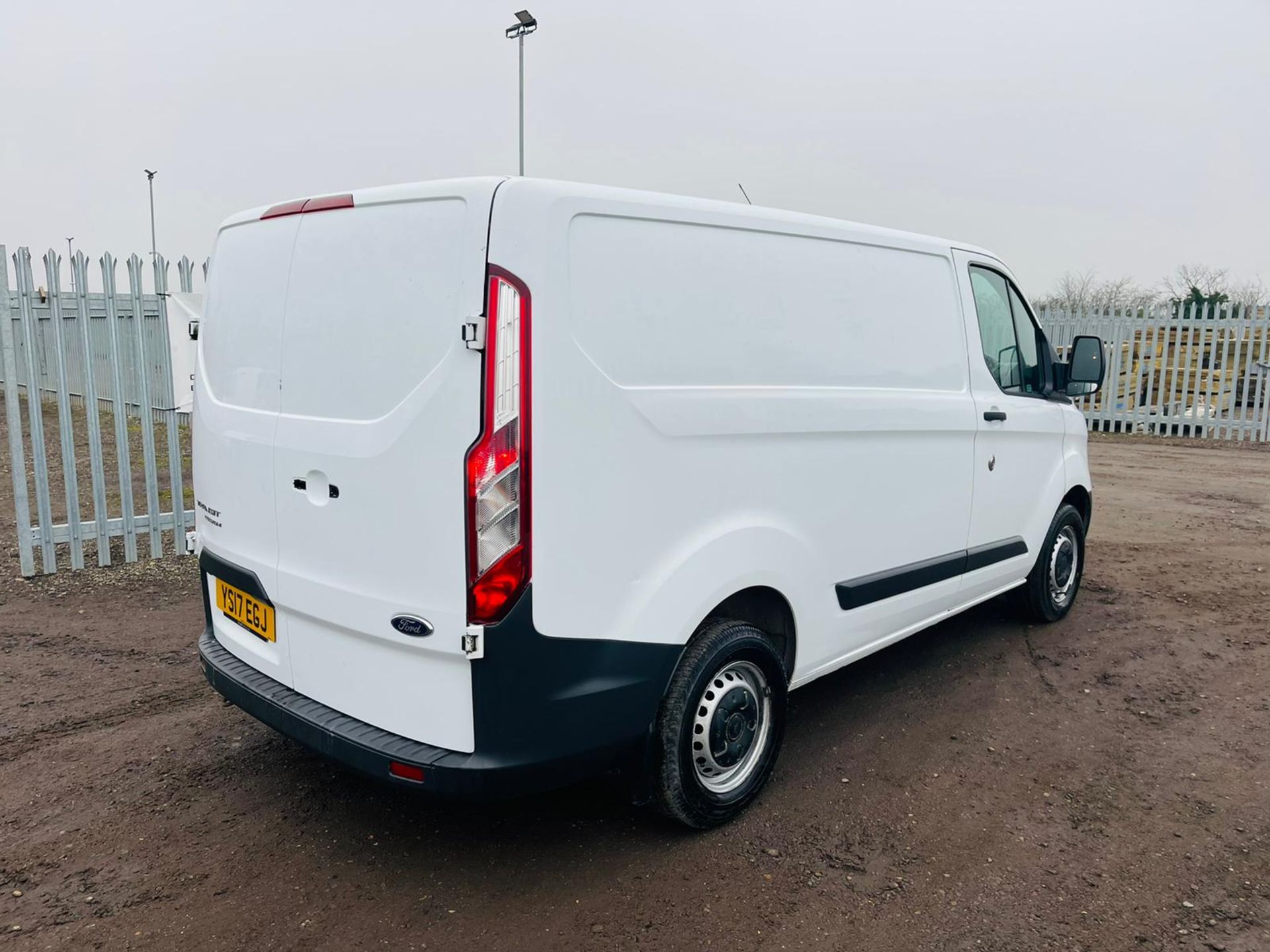 ** ON SALE ** Ford Transit Custom 270 2.0 TDCI 105 L1 H1 2017 '17 Reg' Panel Van - White - Image 9 of 25