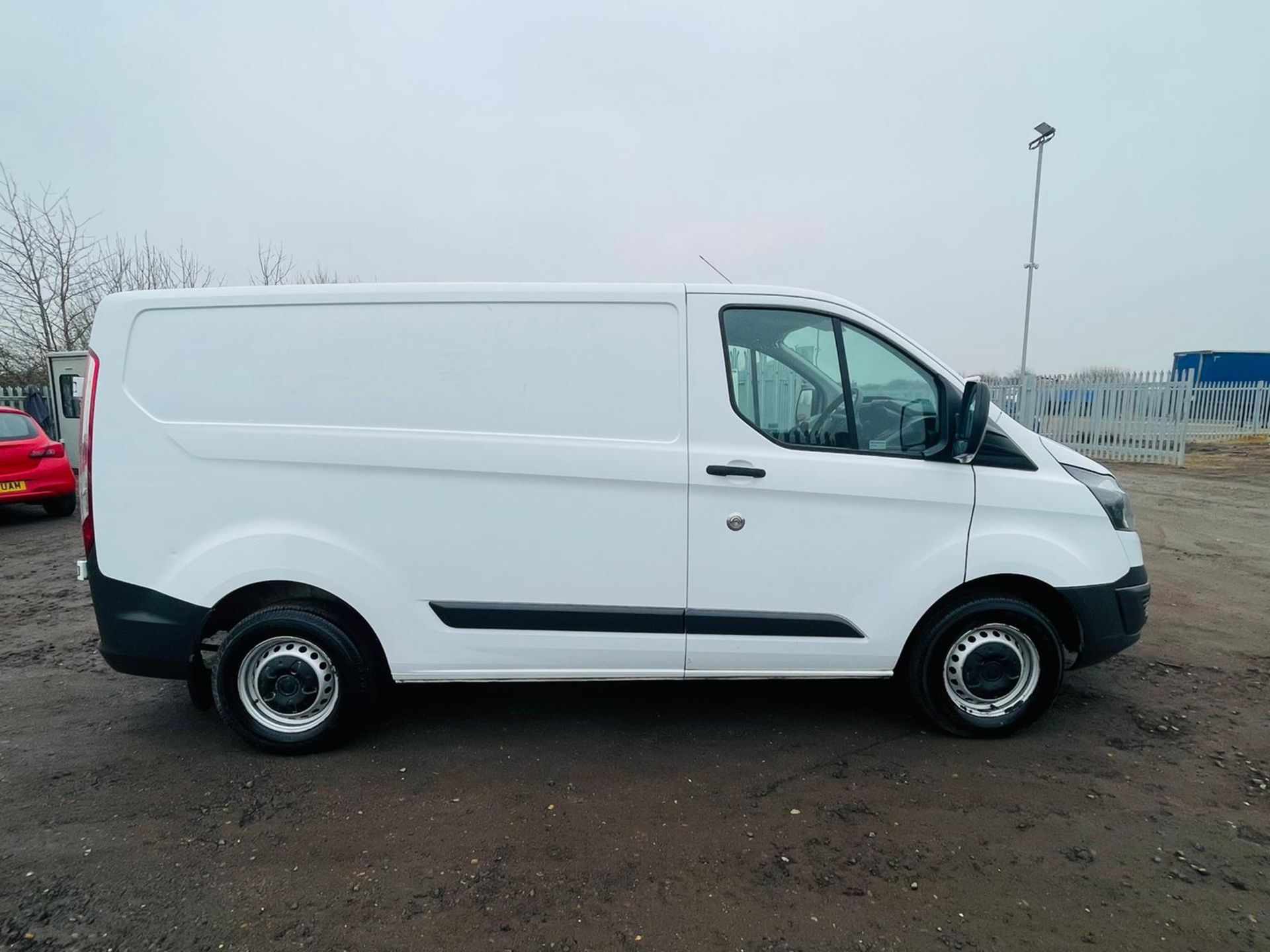 ** ON SALE ** Ford Transit Custom 270 2.0 TDCI 105 L1 H1 2017 '17 Reg' Panel Van - White - Image 8 of 25