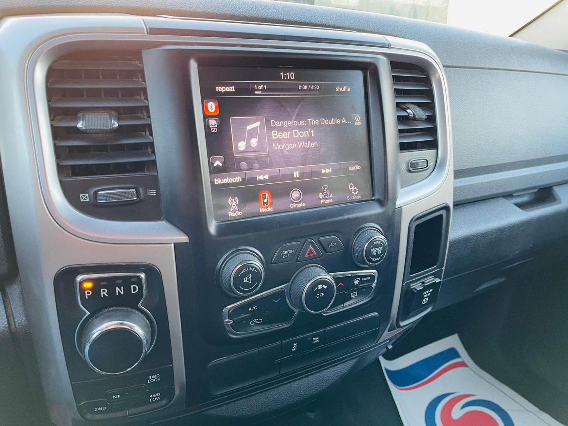 Dodge Ram 3.6L V6 1500 Crew Cab SLT ' 2015 Year ' A/C - 6 Seats - Chrome Package - Image 22 of 31