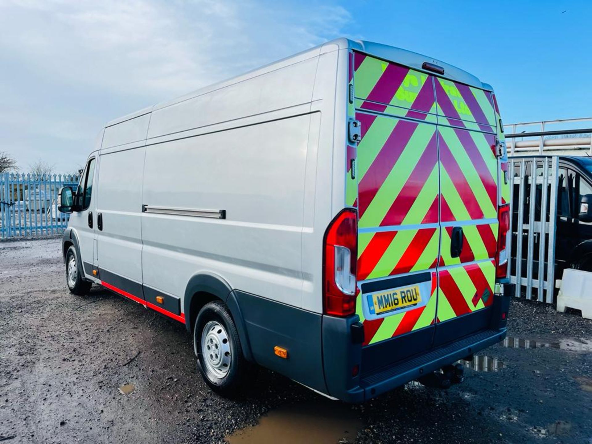 Peugeot Boxer 2.2 HDI Professional L4 H2 2016 '16 Reg' Sat Nav - Air Con - Metallic Silver - Image 8 of 24