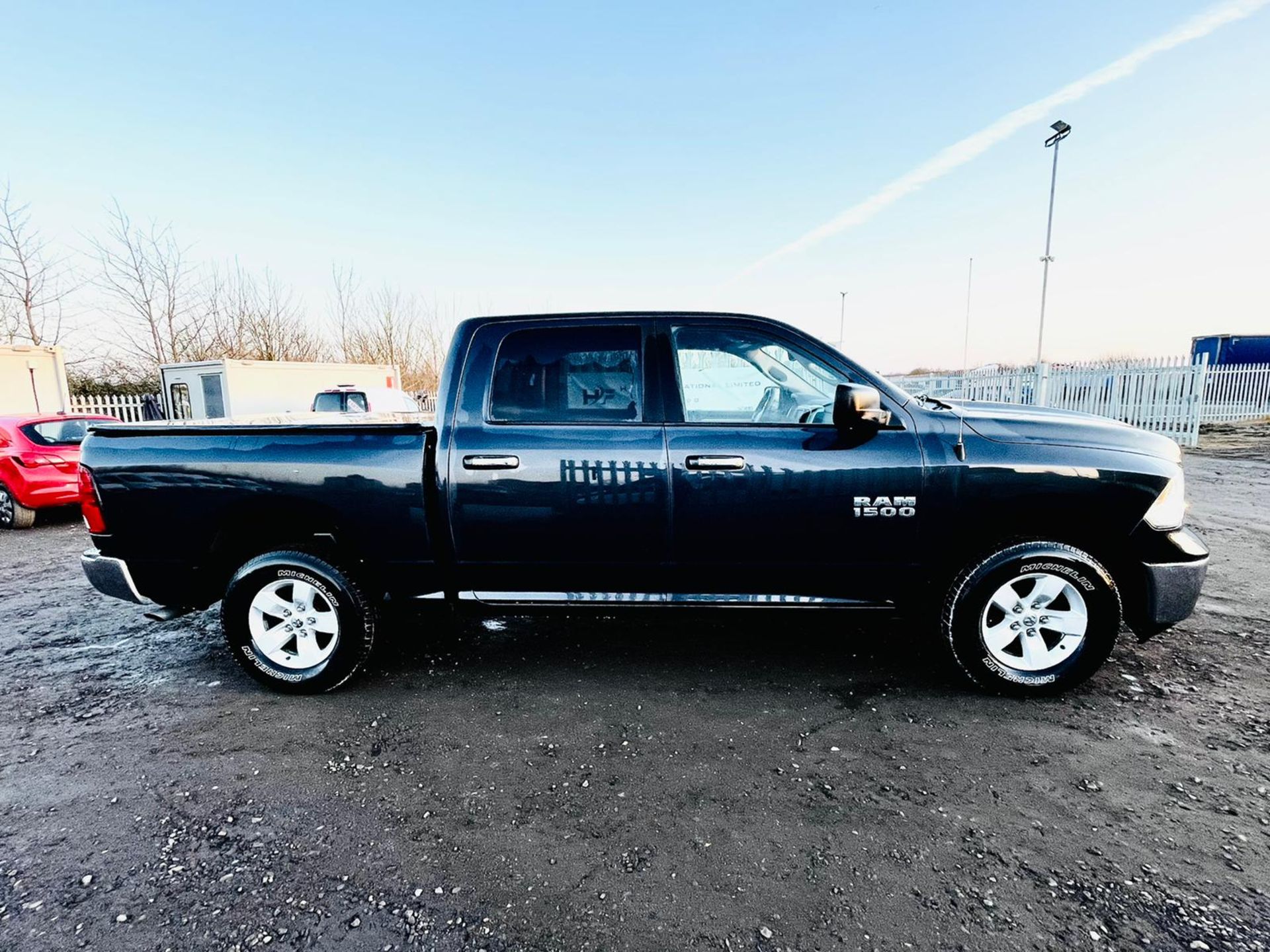 ** ON SALE ** Dodge Ram 3.6L V6 1500 Crew Cab SLT ' 2015 Year ' A/C - 6 Seats - Chrome Package - Image 16 of 31