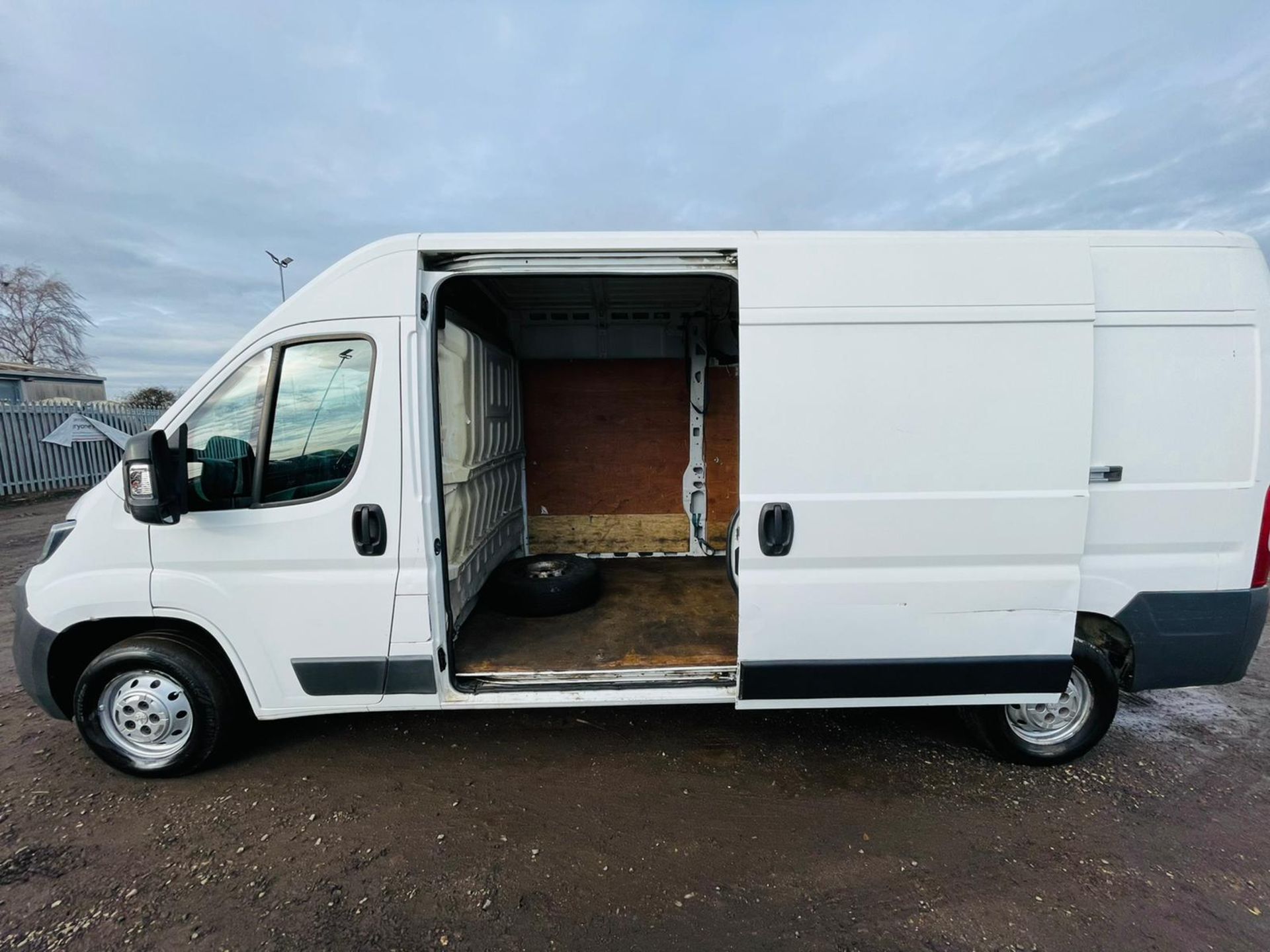 ** ON SALE ** Peugeot Boxer 2.2 HDI 335 L3 H2 2015 '15 reg' - Sat Nav - Air Con - Panel Van- White - Image 8 of 19