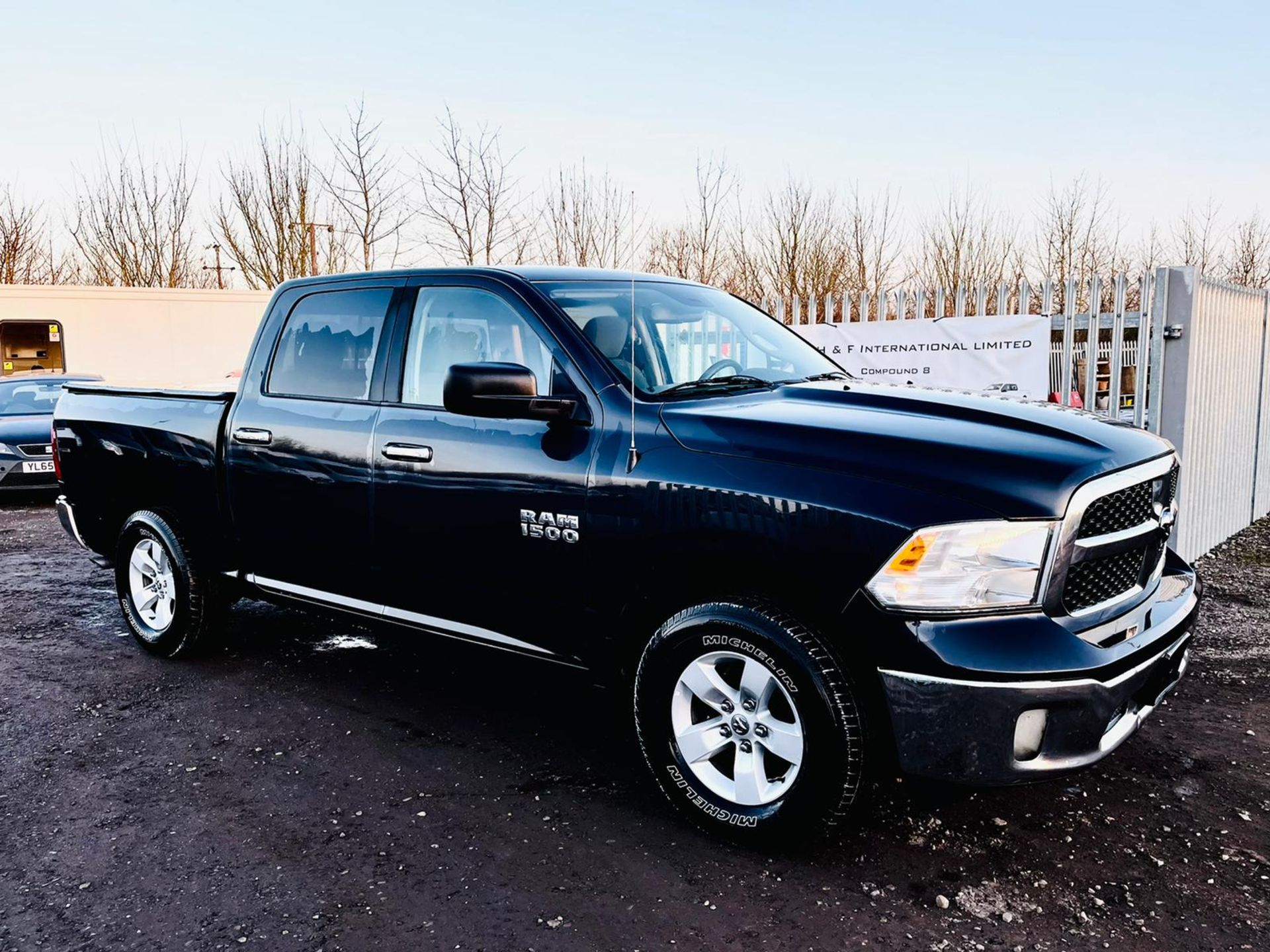** ON SALE ** Dodge Ram 3.6L V6 1500 Crew Cab SLT ' 2015 Year ' A/C - 6 Seats - Chrome Package - Image 2 of 31