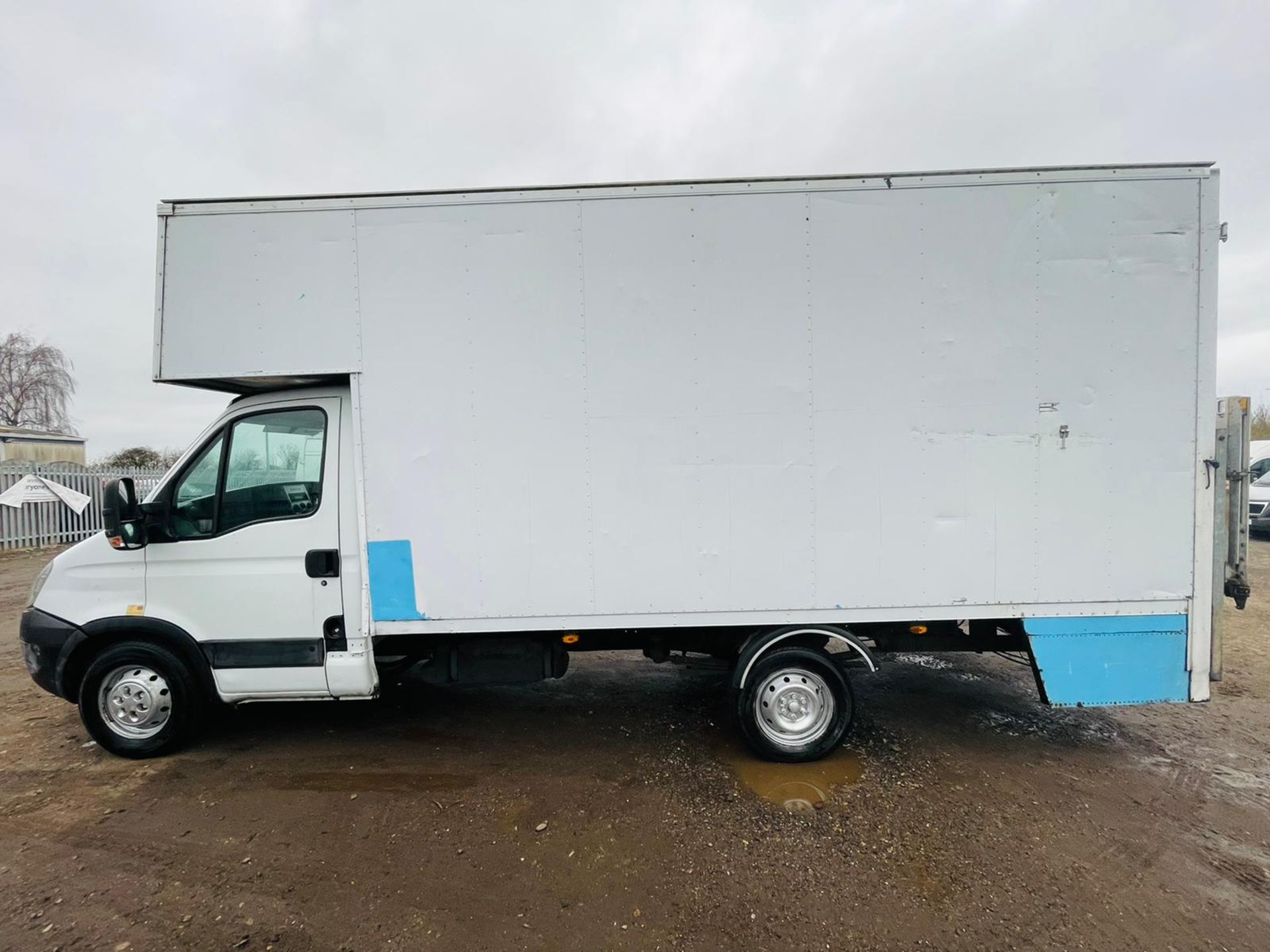 ** ON SALE ** Iveco Daily 2.3 HPI 35S11 Luton 2011 '61 Reg' Tail-Lift - Automatic - White - Image 7 of 22