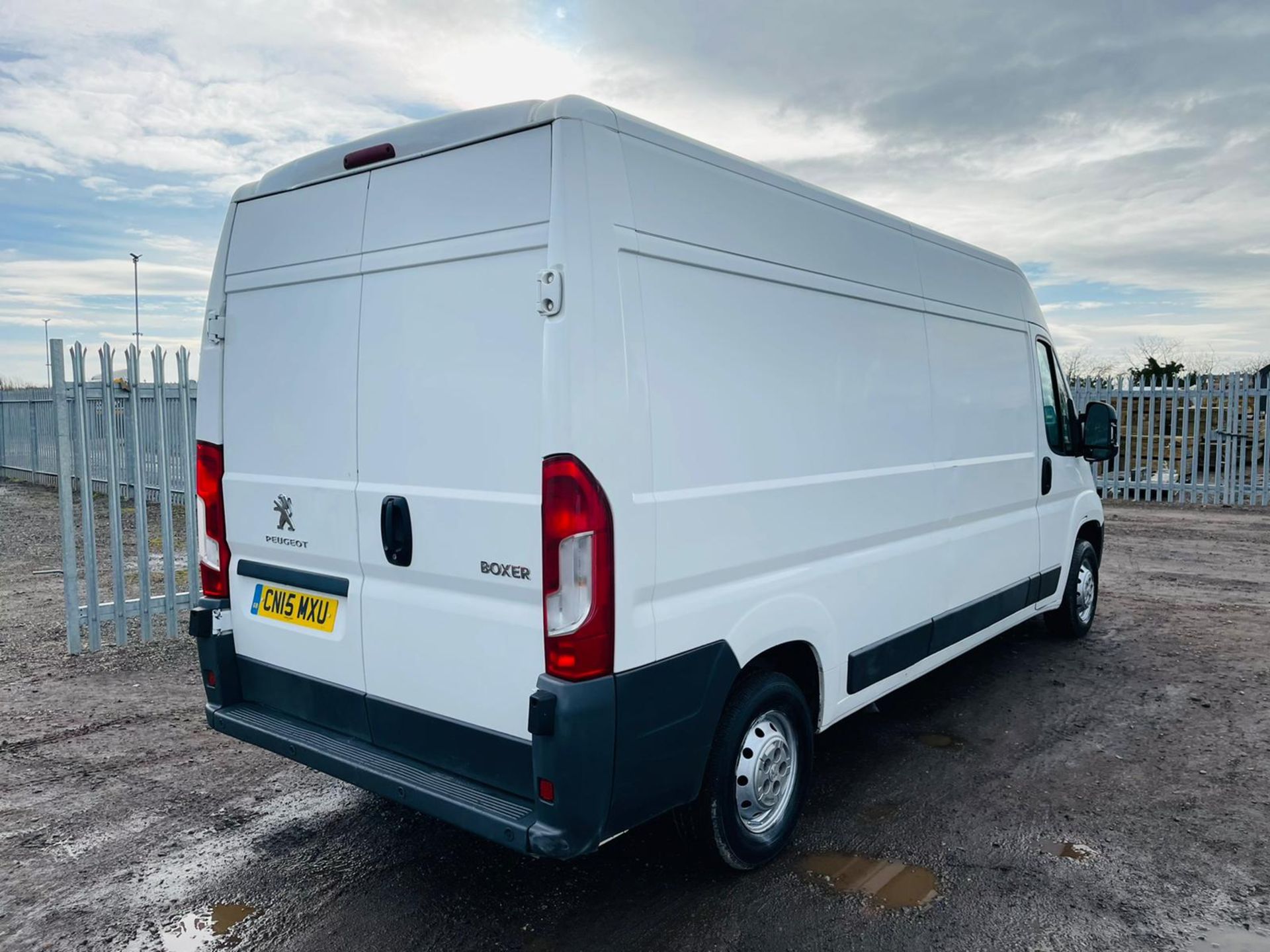 ** ON SALE ** Peugeot Boxer 2.2 HDI 335 L3 H2 2015 '15 reg' - Sat Nav - Air Con - Panel Van- White - Image 13 of 19