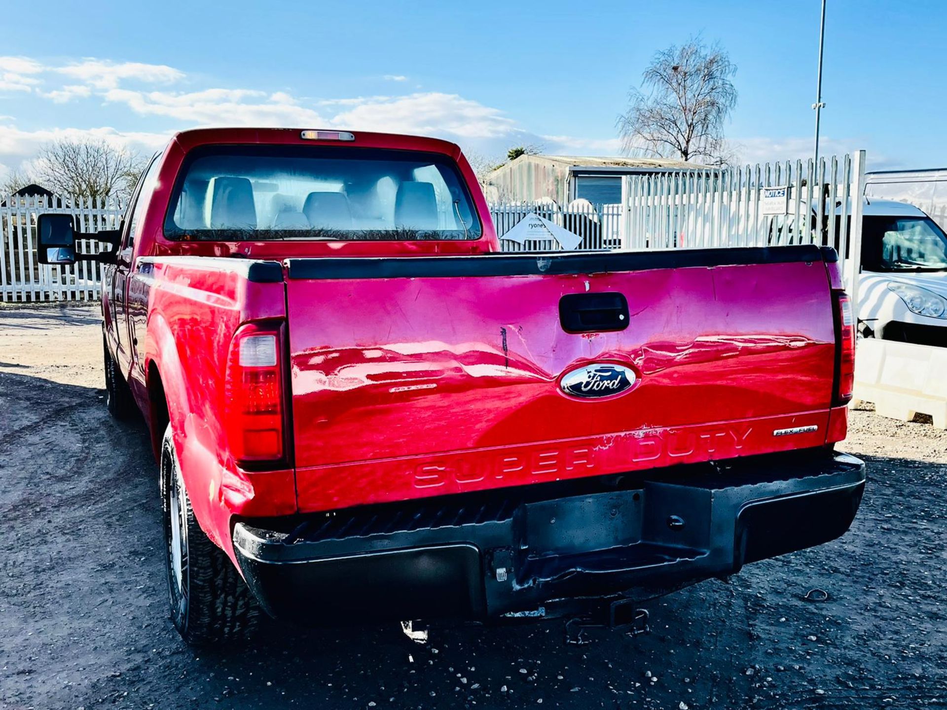 ** ON SALE ** Ford F 250 6.2L V8 XL '2011 Year' **Super Duty** Super Crew Cab - A/C - Image 9 of 24