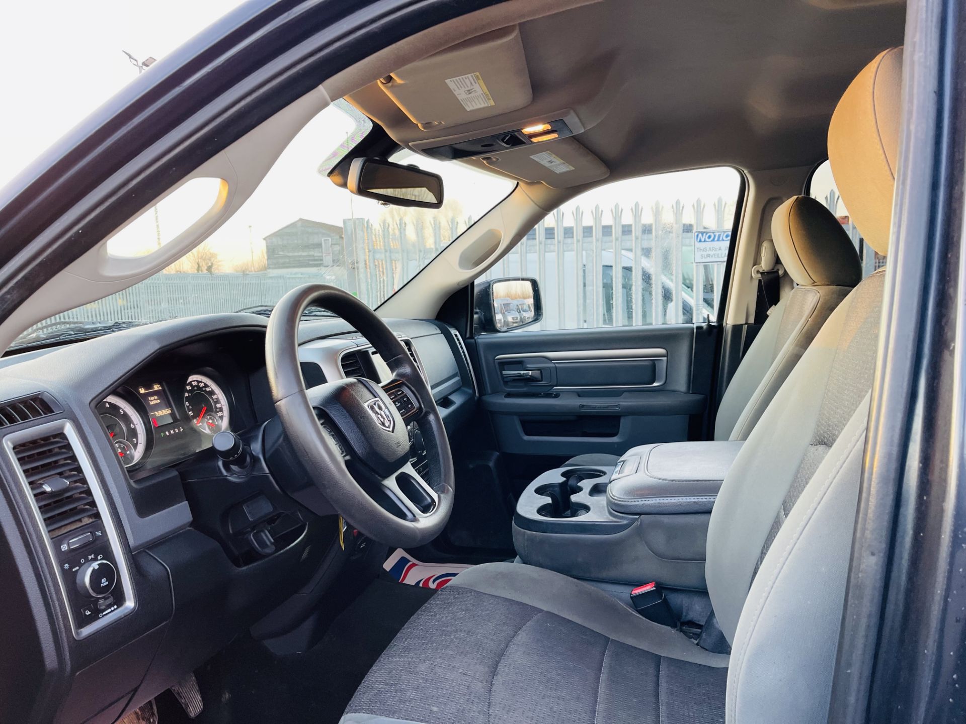 Dodge Ram 3.5L V6 1500 Crew Cab SLT ' 2015 Year ' A/C - 6 Seats - Chrome Package - ULEZ Compliant - Image 12 of 31