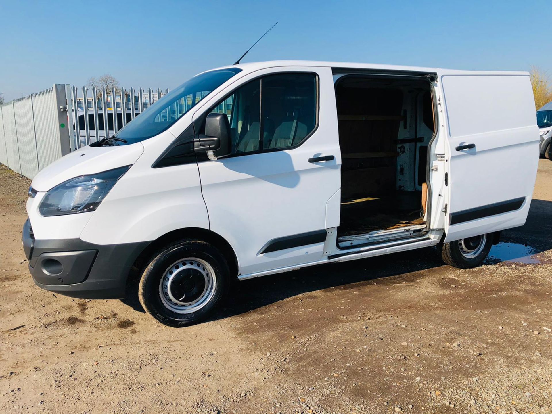 ** ON SALE ** Ford Transit Custom 2.2 TDCI 270 Eco-Tech 100 L1 H1 2015 '65 Reg' - Bluetooth Pack - Image 7 of 24