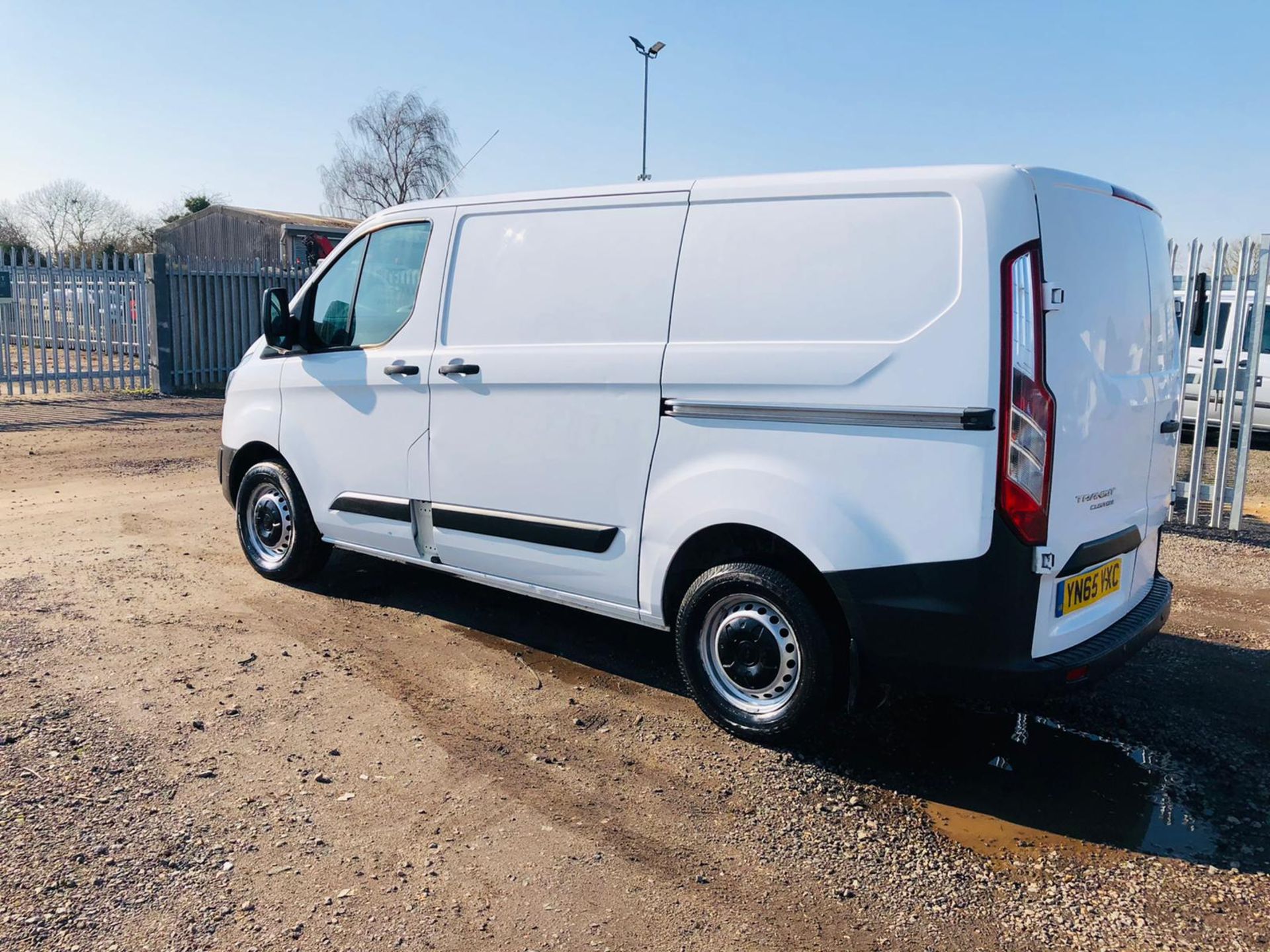 ** ON SALE ** Ford Transit Custom 2.2 TDCI 270 Eco-Tech 100 L1 H1 2015 '65 Reg' - Bluetooth Pack - Image 9 of 24