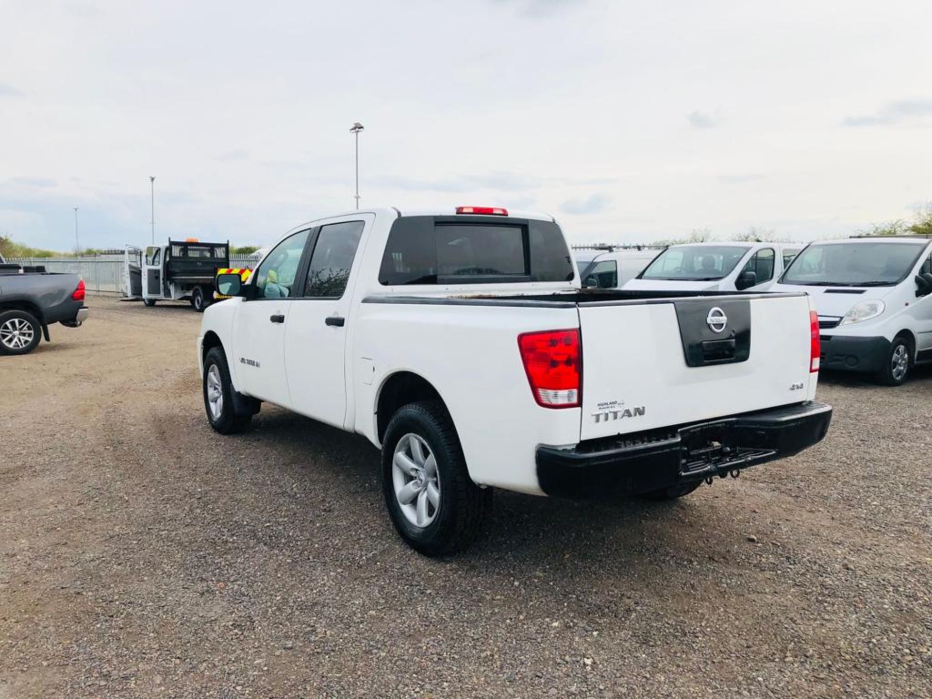 Nissan Titan 5.6L V8 Crew-Cab 4WD '2011 Year' - A/C - 6 Seats - Cruise Control - ULEZ Compliant - Image 9 of 23