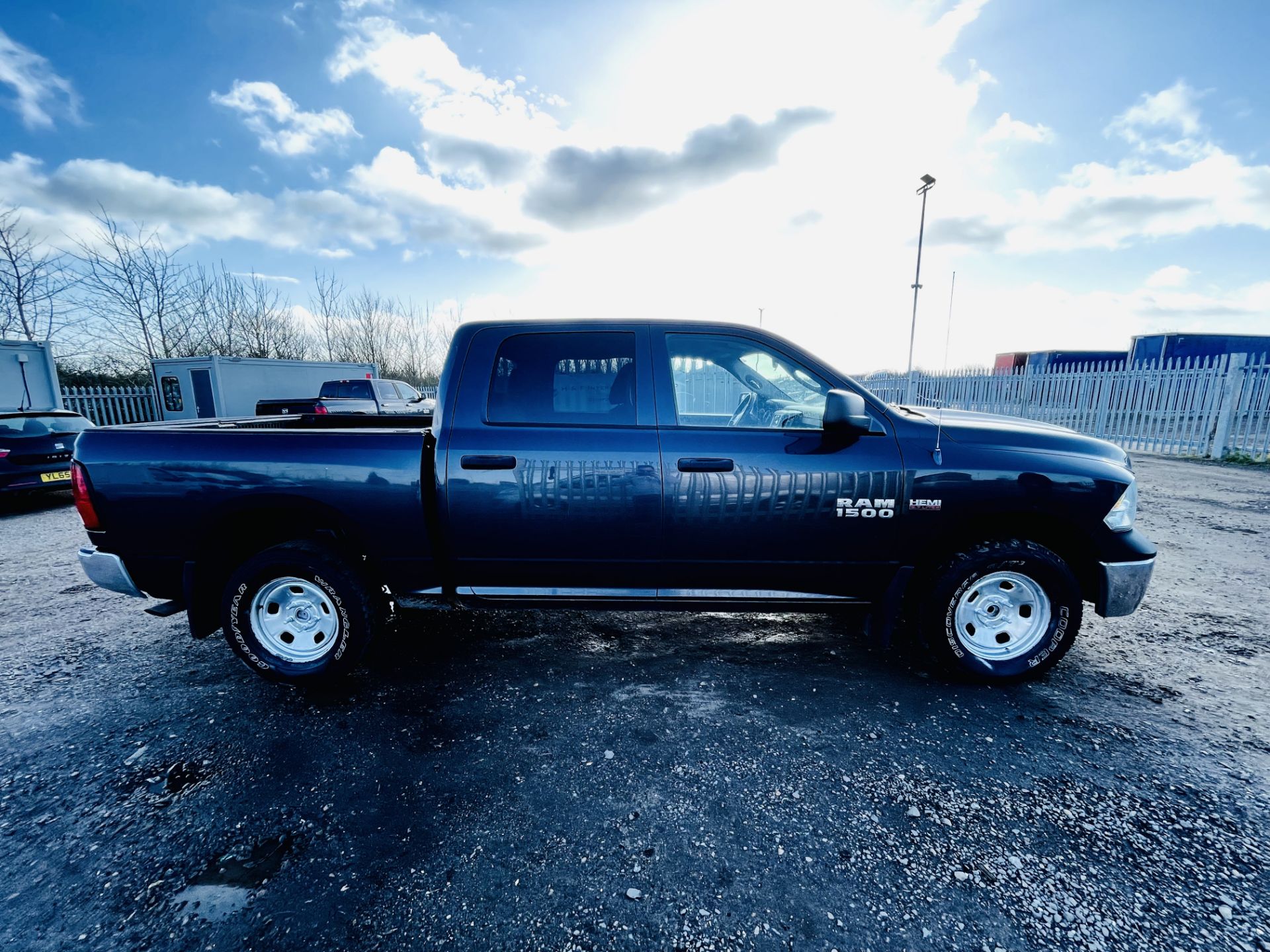 ** ON SALE ** Dodge Ram 1500 5.7 V8 Hemi Crew Cab '2013 year' 4X4 - A/C - **ULEZ Compliant** - Image 13 of 29