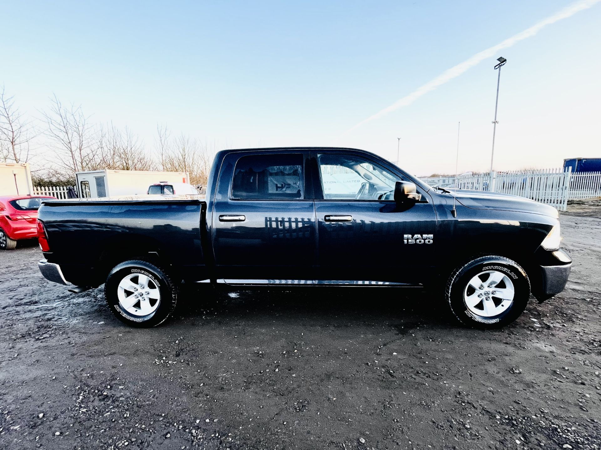 ** ON SALE ** Dodge Ram 3.5L V6 1500 Crew Cab SLT ' 2015 Year ' A/C - 6 Seats - Chrome Package - Image 15 of 31