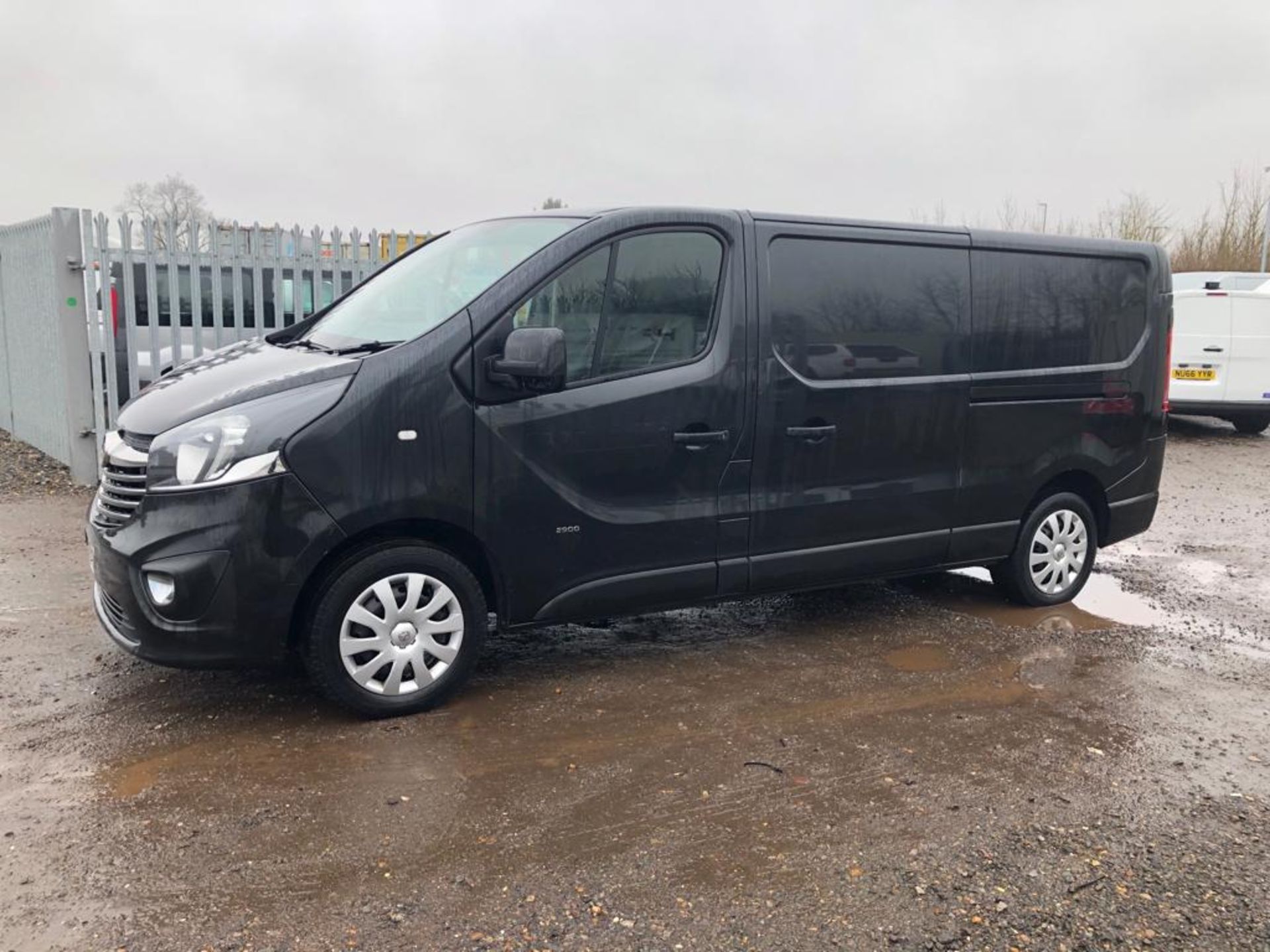 ** ON SALE **Vauxhall Vivaro 1.6 CDTI BITurbo Sportive L2 H1 2017 '17 Reg' Euro 6 - ULEZ Compliant - Image 5 of 28