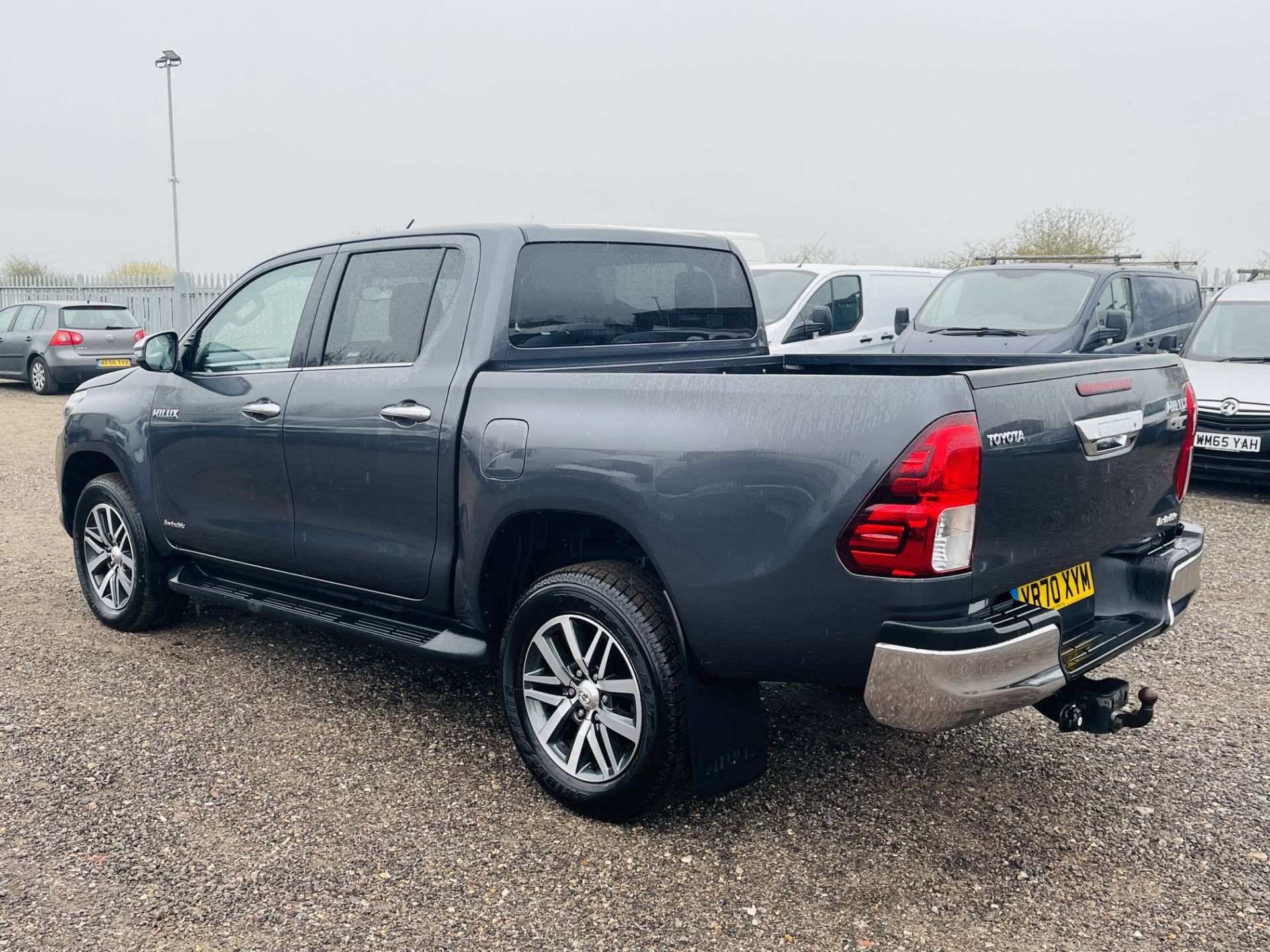 Toyota Hilux Invincible 2.4 D-4D 4WD Double Cab 2020 '70 Reg' Euro 6 -ULEZ Compliant - Sat Nav - A/C - Image 8 of 34