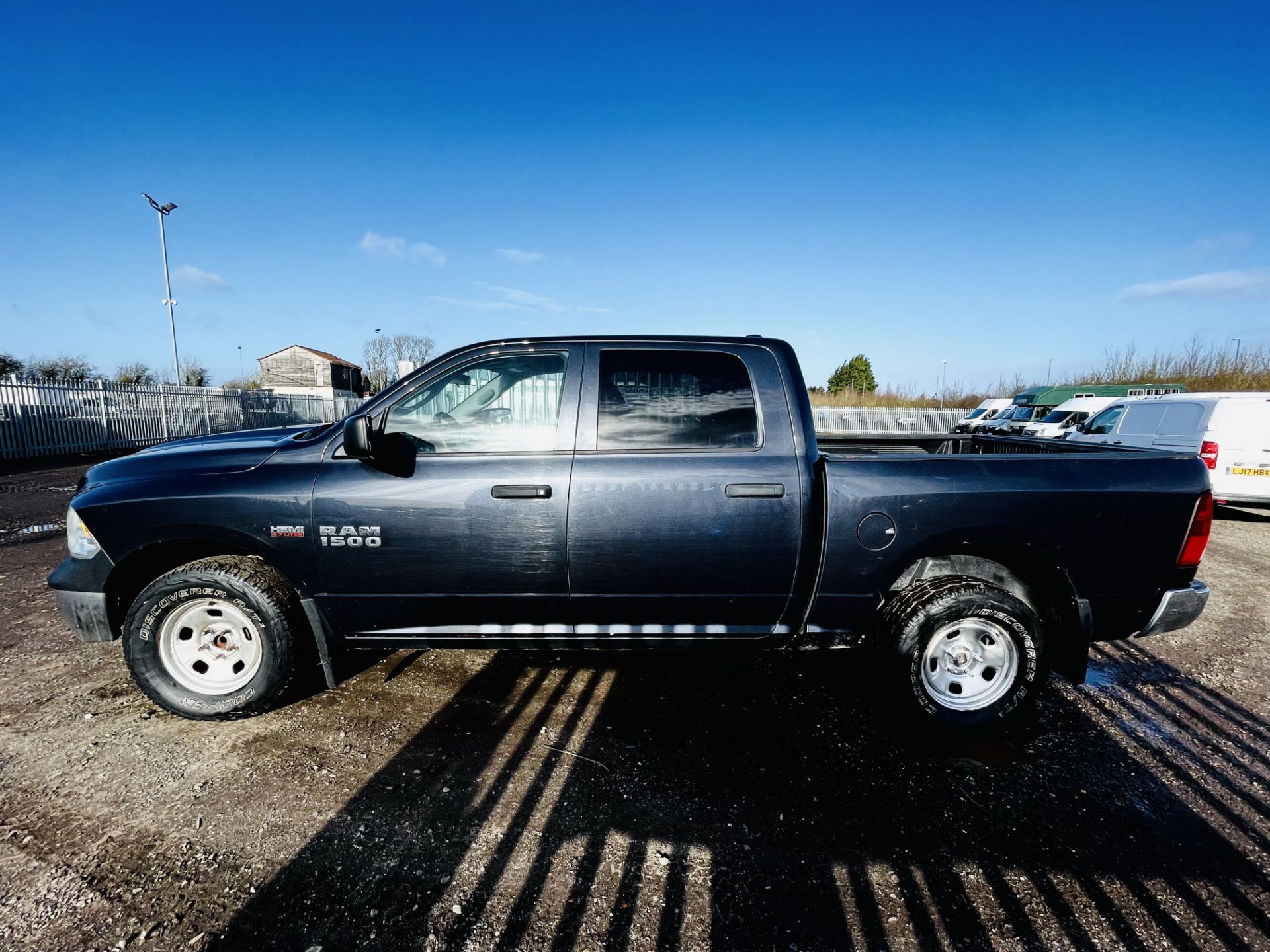 ** ON SALE ** Dodge Ram 1500 5.7 V8 Hemi Crew Cab '2013 year' 4X4 - A/C - **ULEZ Compliant** - Image 7 of 29