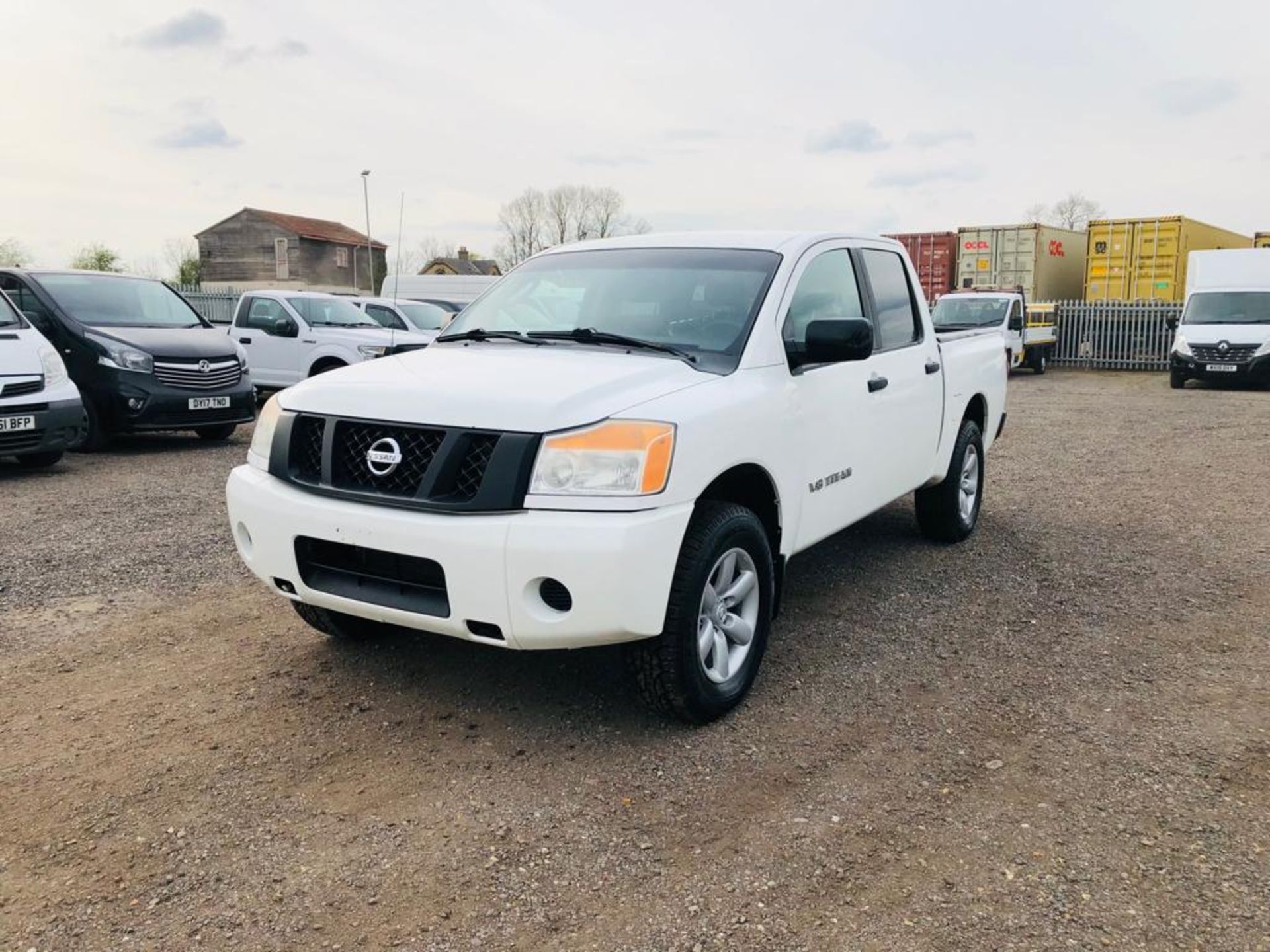 Nissan Titan 5.6L V8 Crew-Cab 4WD '2011 Year' - A/C - 6 Seats - Cruise Control - ULEZ Compliant - Image 4 of 23