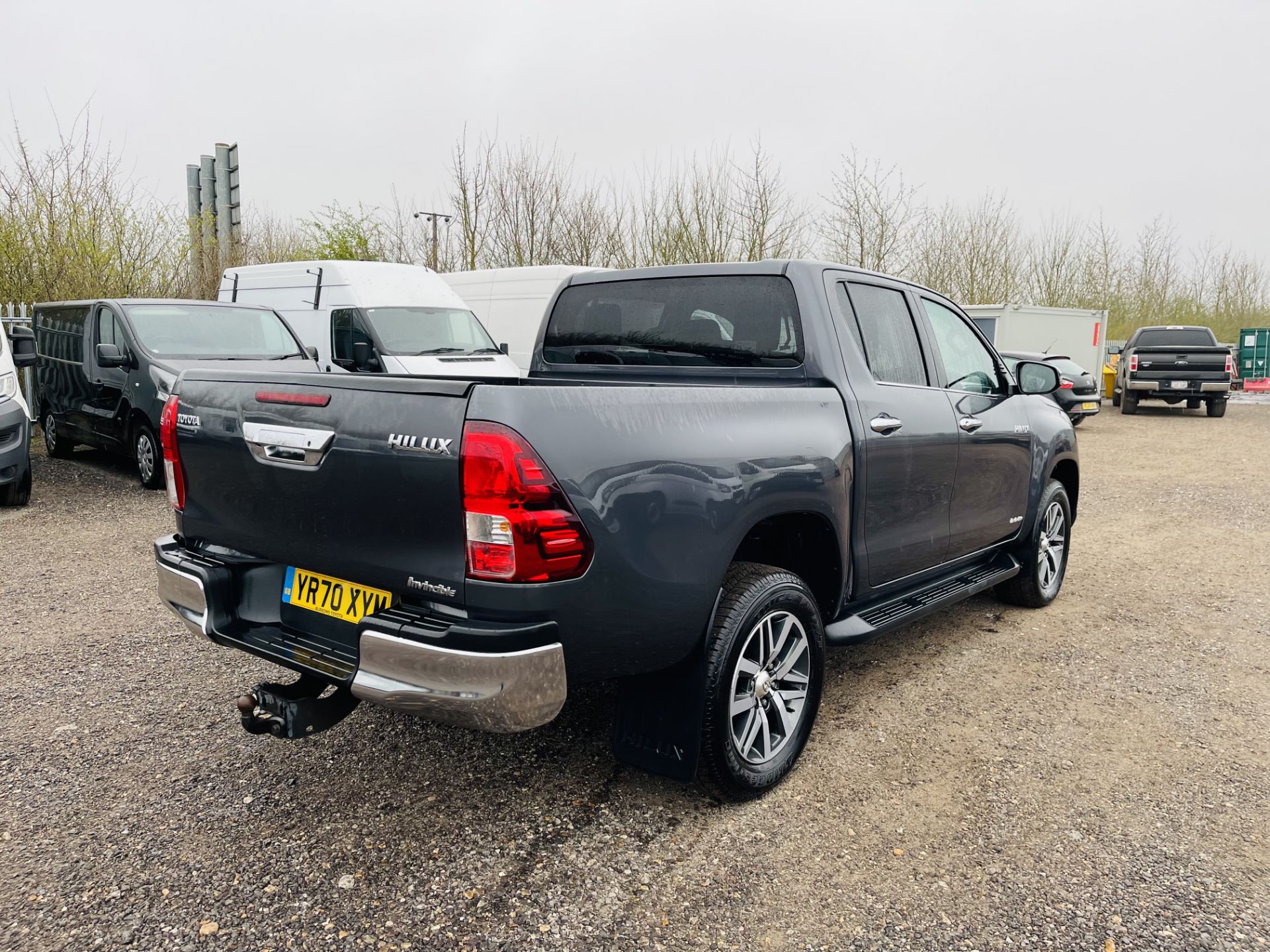 Toyota Hilux Invincible 2.4 D-4D 4WD Double Cab 2020 '70 Reg' Euro 6 -ULEZ Compliant - Sat Nav - A/C - Image 13 of 34