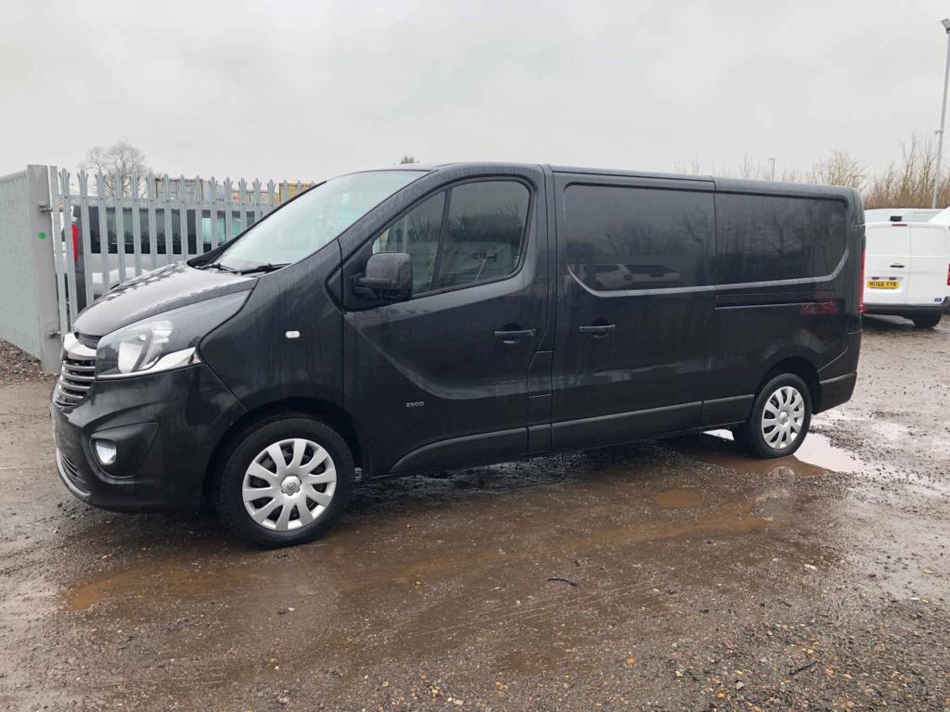 ** ON SALE **Vauxhall Vivaro 1.6 CDTI BITurbo Sportive L2 H1 2017 '17 Reg' Euro 6 - ULEZ Compliant - Image 6 of 28