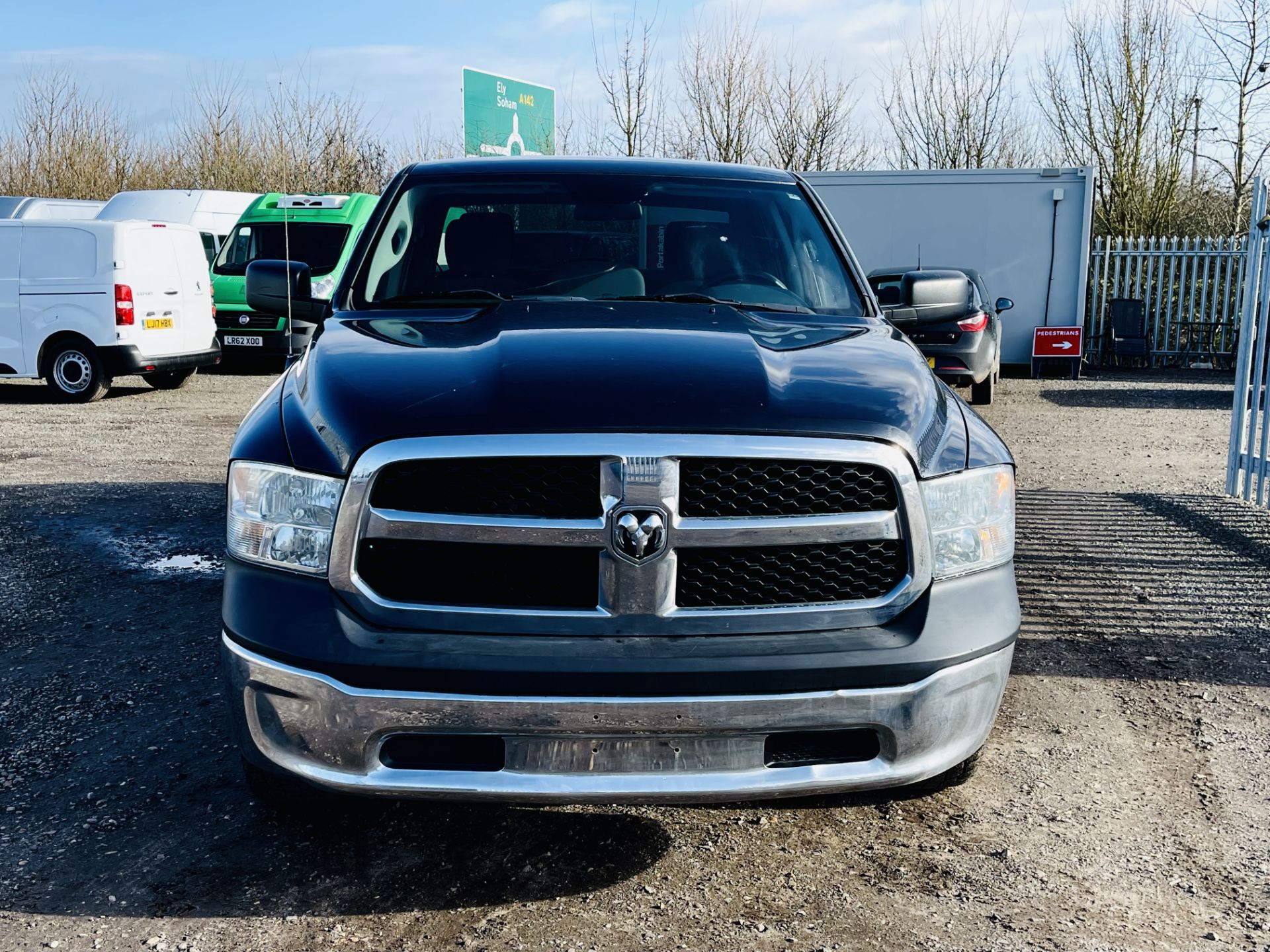 ** ON SALE ** Dodge Ram 1500 5.7 V8 Hemi Crew Cab '2013 year' 4X4 - A/C - **ULEZ Compliant** - Image 4 of 29