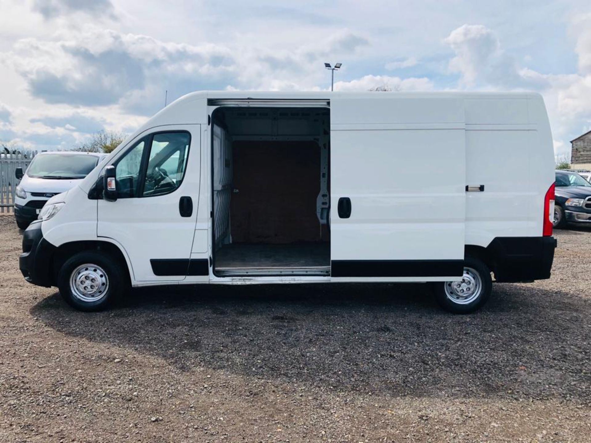 ** ON SALE ** Citroen Relay 2.0 Blue HDI Enterprise L3 H2 2019 '69 Reg' Sat Nav - A/C - Euro 6 - Image 4 of 25