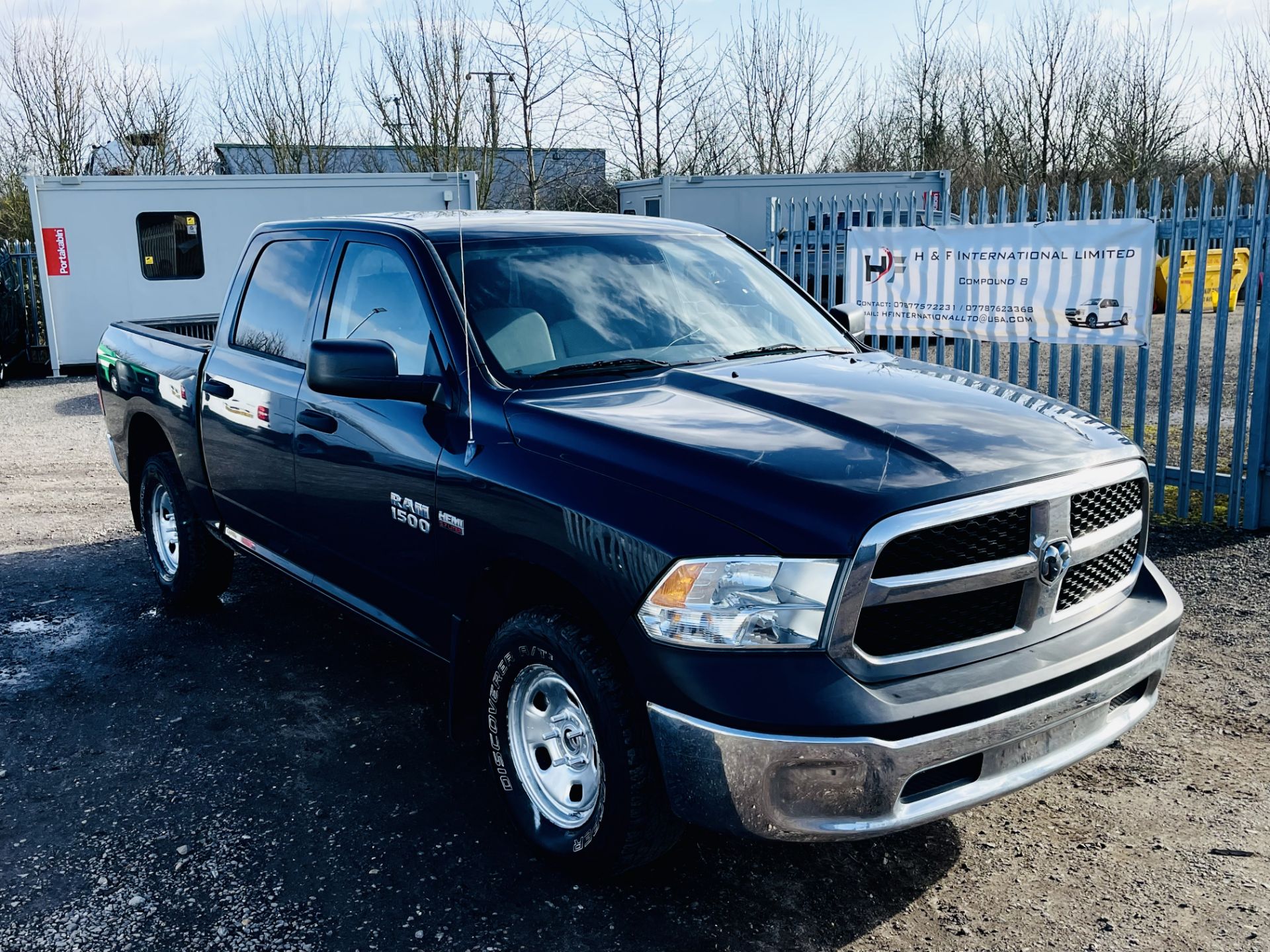 ** ON SALE ** Dodge Ram 1500 5.7 V8 Hemi Crew Cab '2013 year' 4X4 - A/C - **ULEZ Compliant** - Image 2 of 29