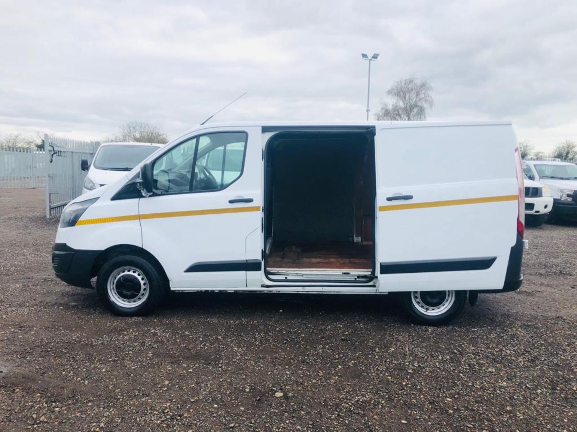 ** ON SALE ** Ford Transit Custom 2.0 TDCI 270 L1 H1 2017 '17 Reg' - Panel Van - Euro 6 - Image 9 of 21