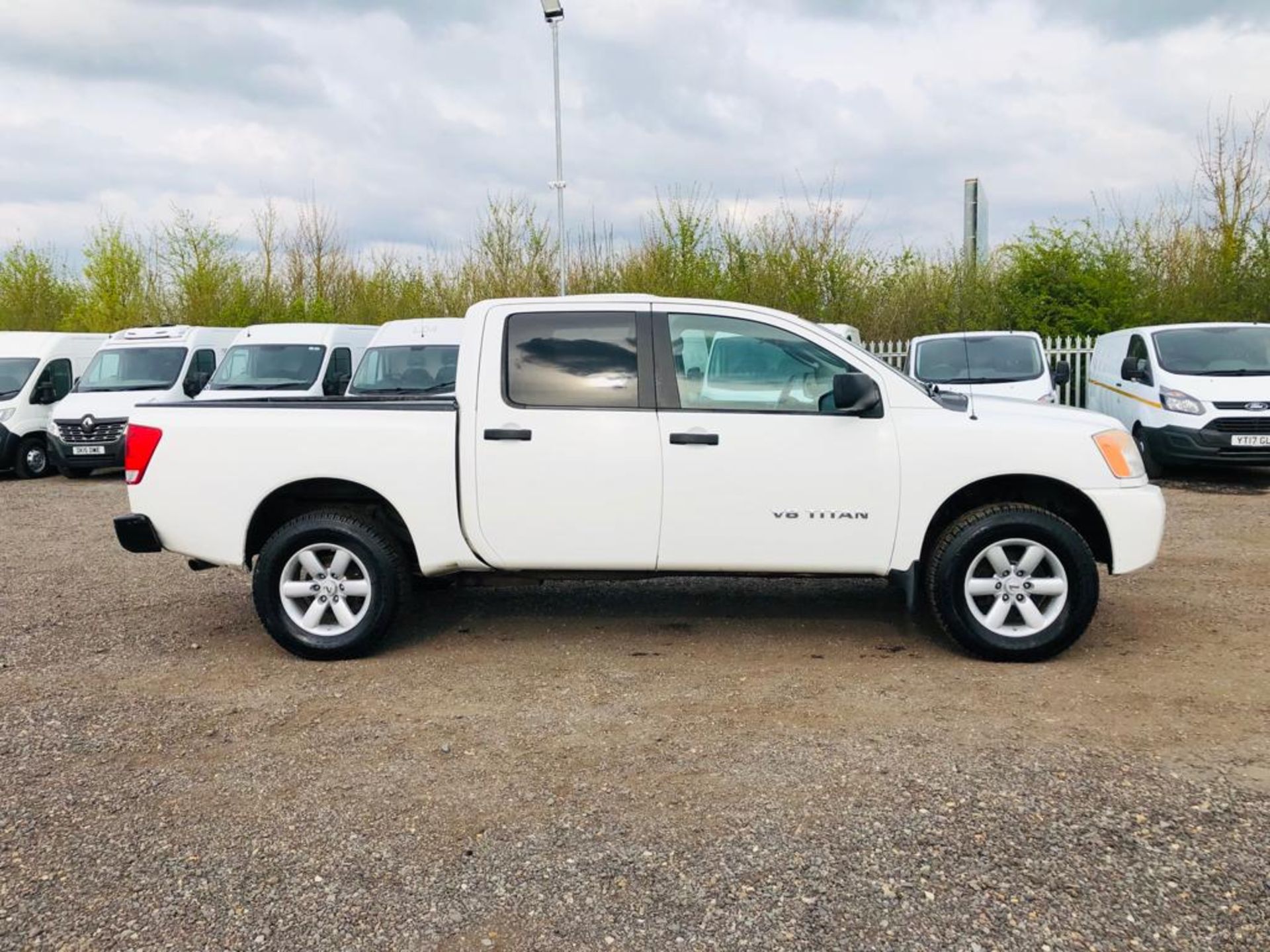 Nissan Titan 5.6L V8 Crew-Cab 4WD '2011 Year' - A/C - 6 Seats - Cruise Control - ULEZ Compliant