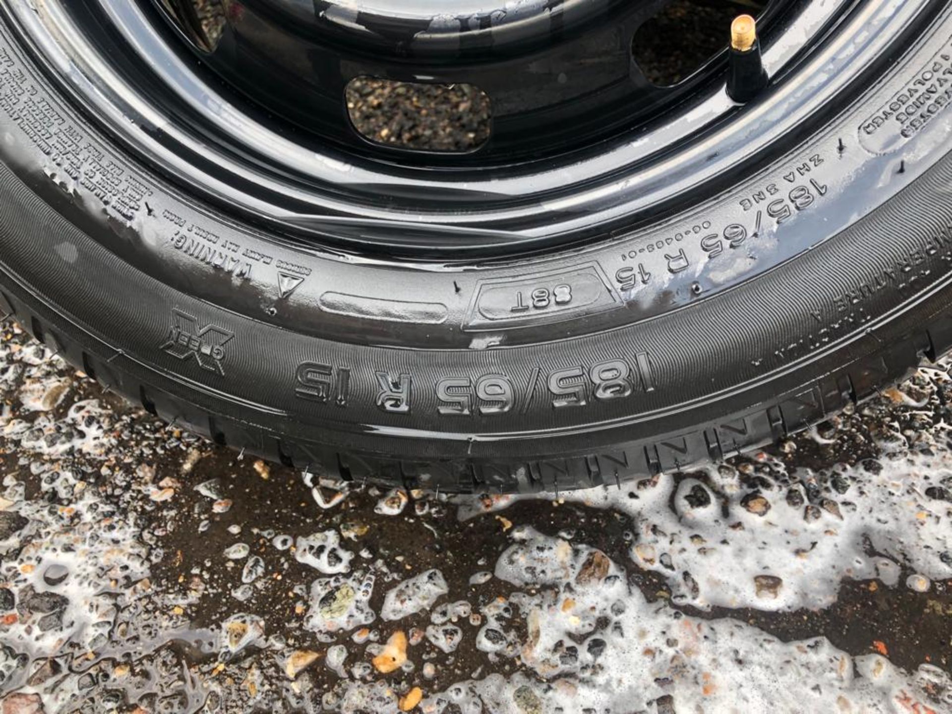 Tyre 185/65R15 - Image 2 of 3