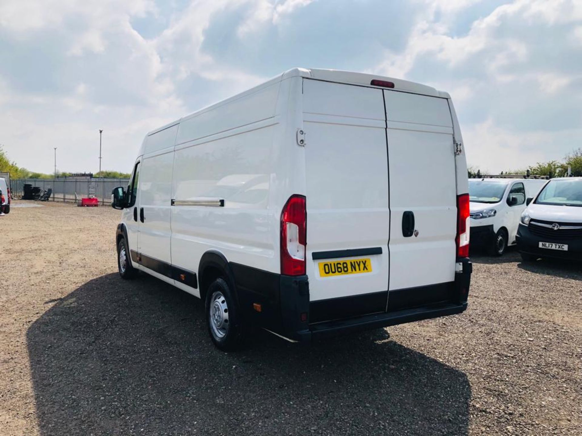 ** ON SALE ** Peugeot Boxer 2.0 BLUEHDI L4 H2 Professional 2018 '68 Reg' - A/C - Euro 6 - ULEZ - Image 9 of 24