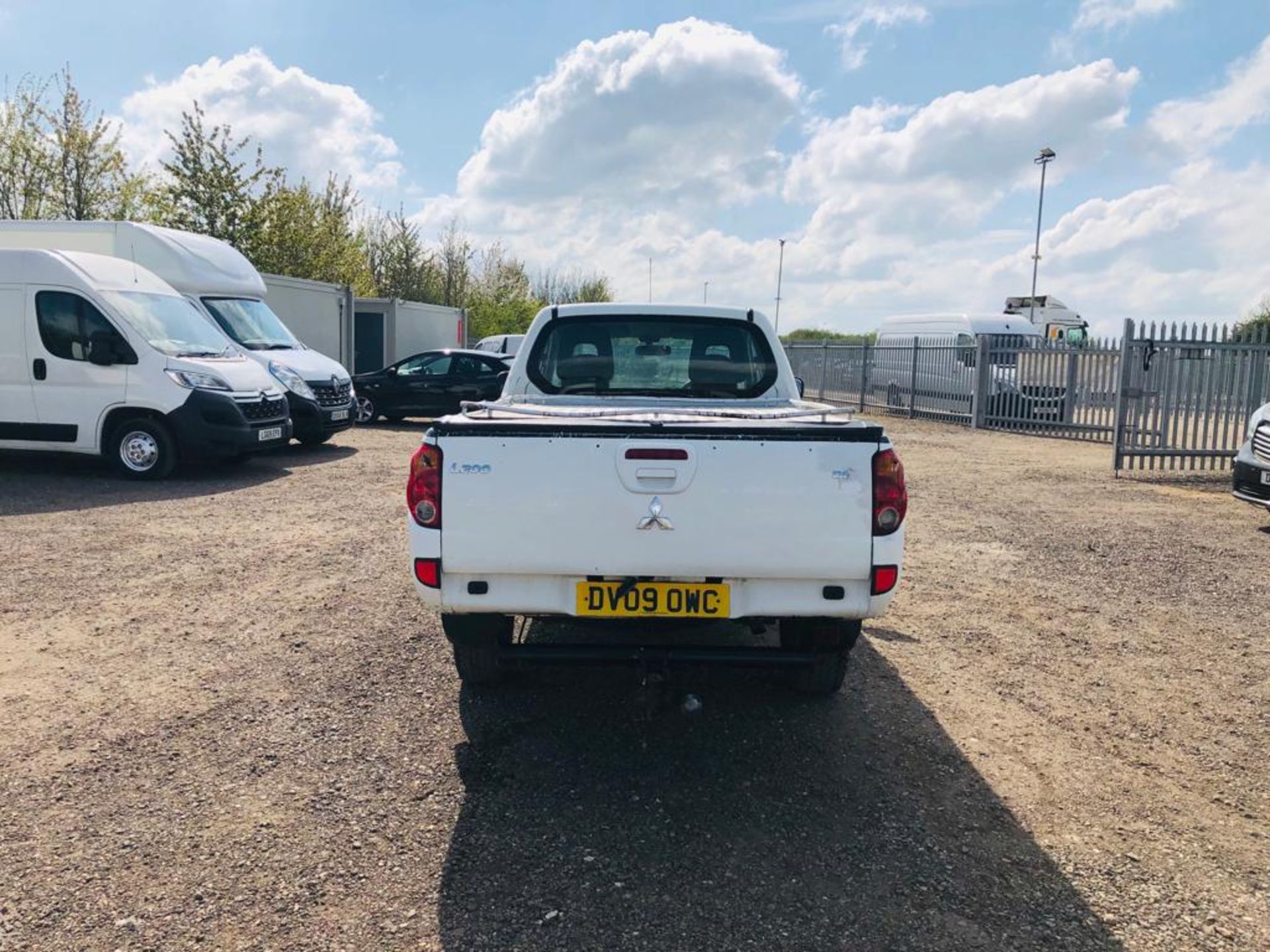 ** ON SALE ** Mitsubishi L200 2.5 DI-D 4WD 4Work 134 Bhp King Cab 2009 '09 Reg' - No Vat Save 20% - Image 7 of 21