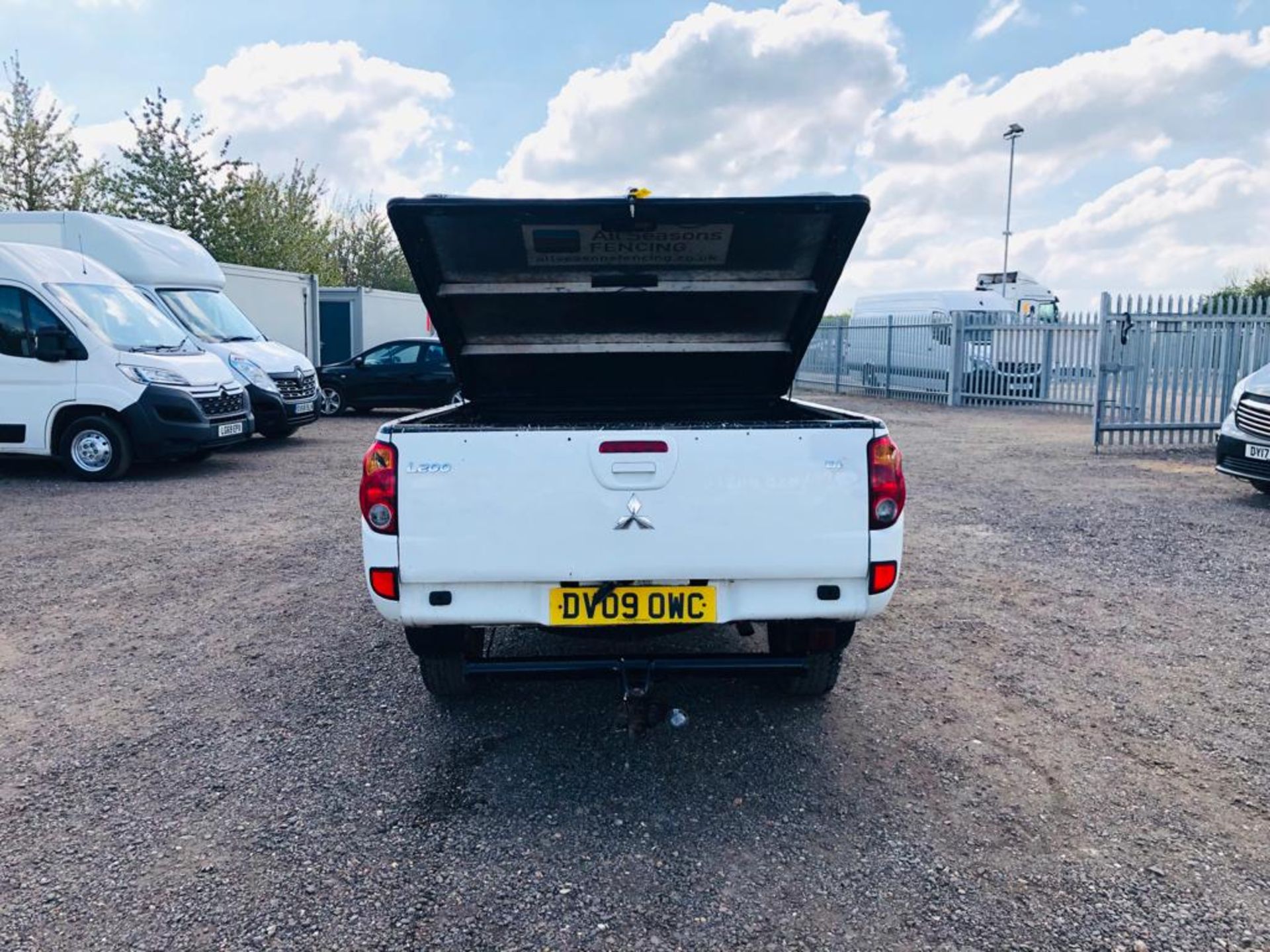 ** ON SALE ** Mitsubishi L200 2.5 DI-D 4WD 4Work 134 Bhp King Cab 2009 '09 Reg' - No Vat Save 20% - Image 9 of 21