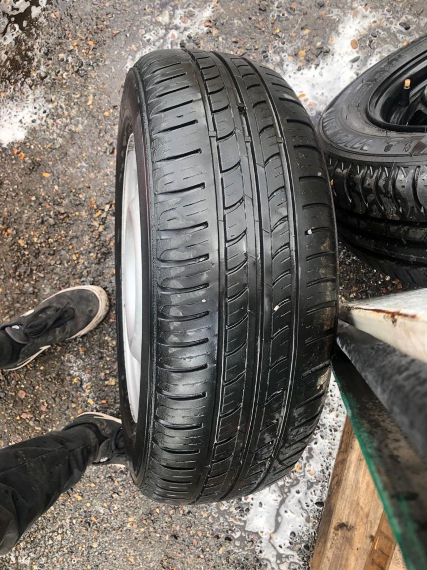 Tyre 195/65R15 - Image 2 of 3