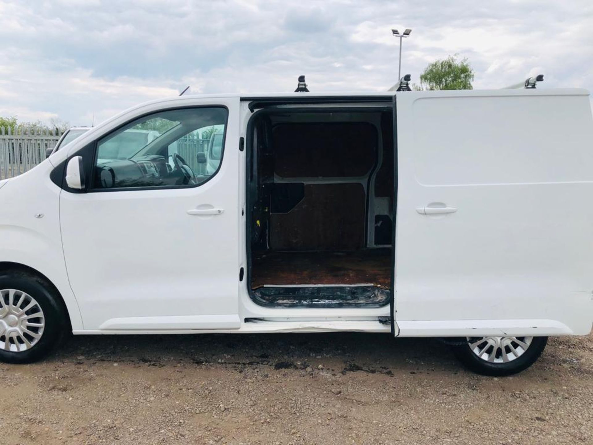 ** ON SALE **Toyota ProAce 2.0 D 120 Comfort LWB 2018 '67 Reg' A/C - Euro 6 - ULEZ Compliant - Image 7 of 23