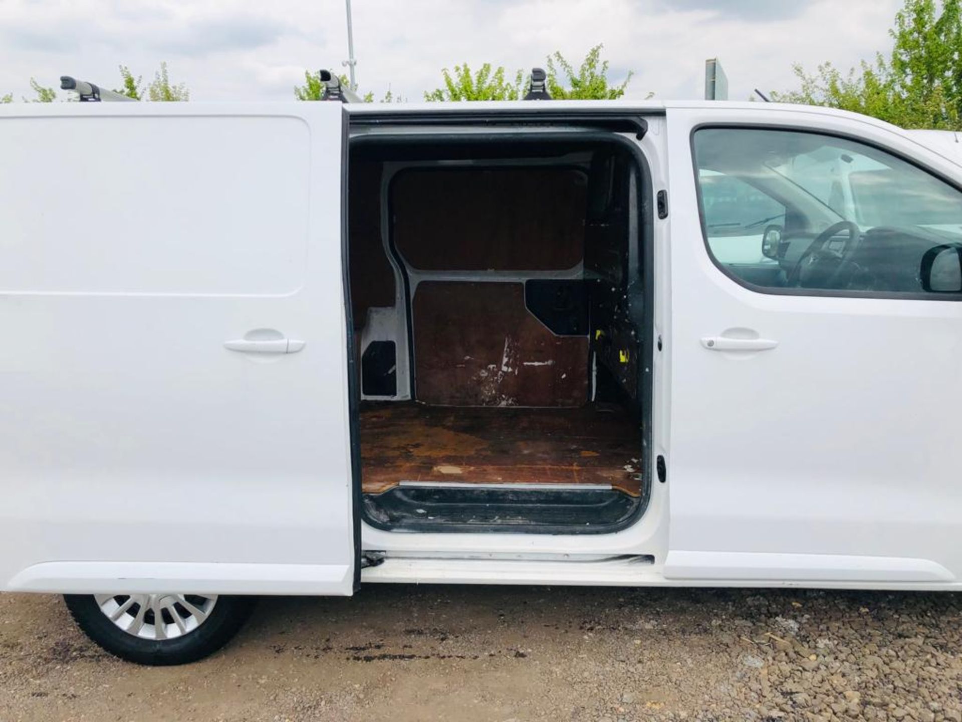 ** ON SALE **Toyota ProAce 2.0 D 120 Comfort LWB 2018 '67 Reg' A/C - Euro 6 - ULEZ Compliant - Image 12 of 23