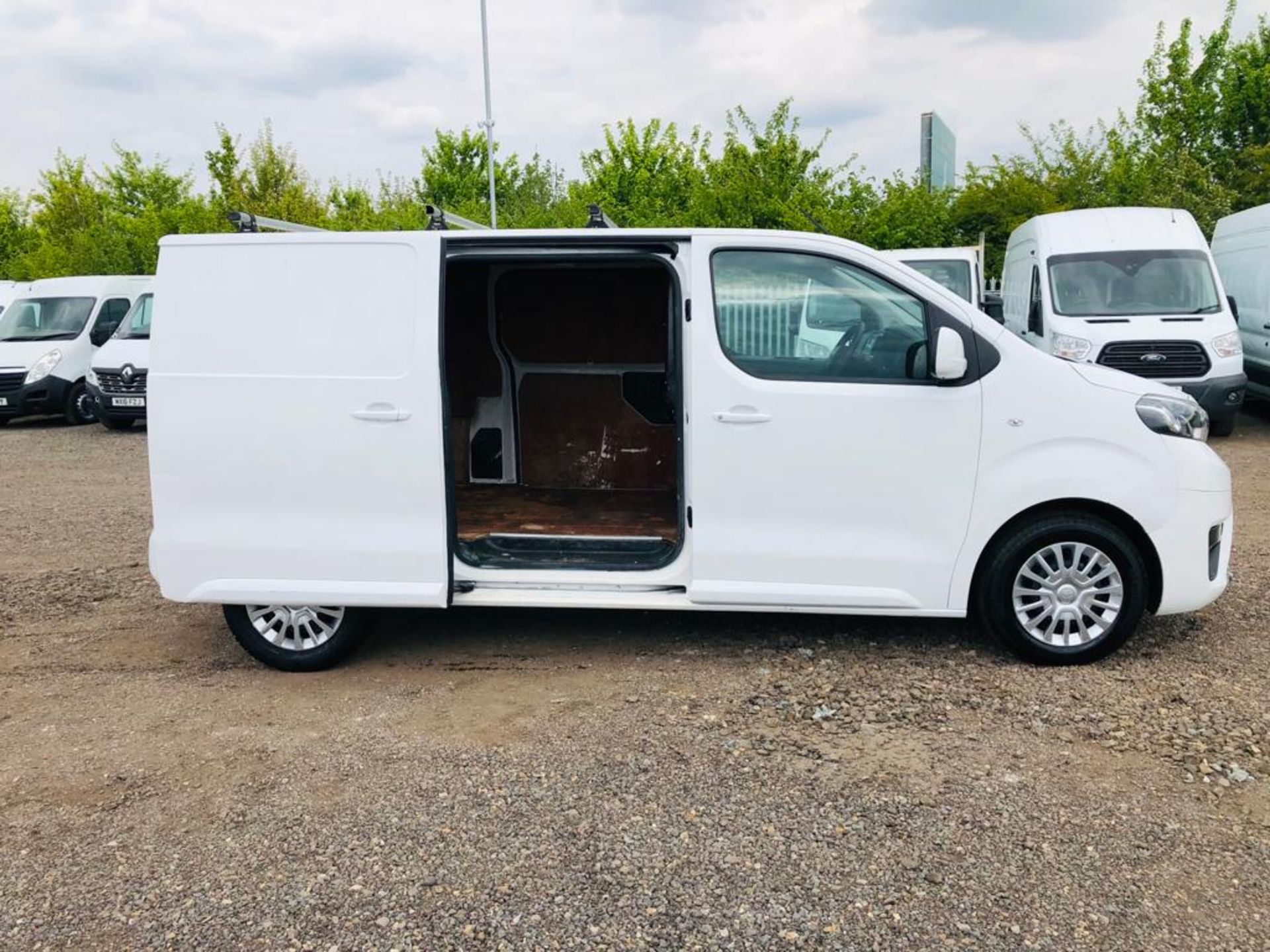 ** ON SALE **Toyota ProAce 2.0 D 120 Comfort LWB 2018 '67 Reg' A/C - Euro 6 - ULEZ Compliant - Image 13 of 23