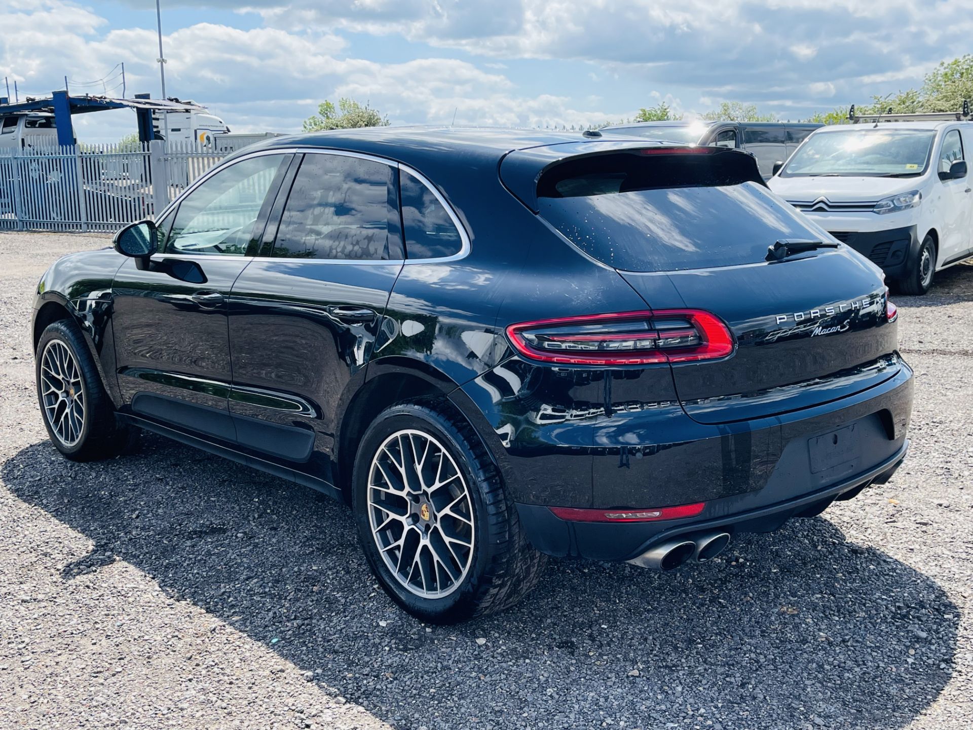 ** ON SALE ** Porsche Macan S 3.0L V6 AWD ' 2015 Year ' Sat Nav - Panoramic Roof - ULEZ Compliant - Image 8 of 44