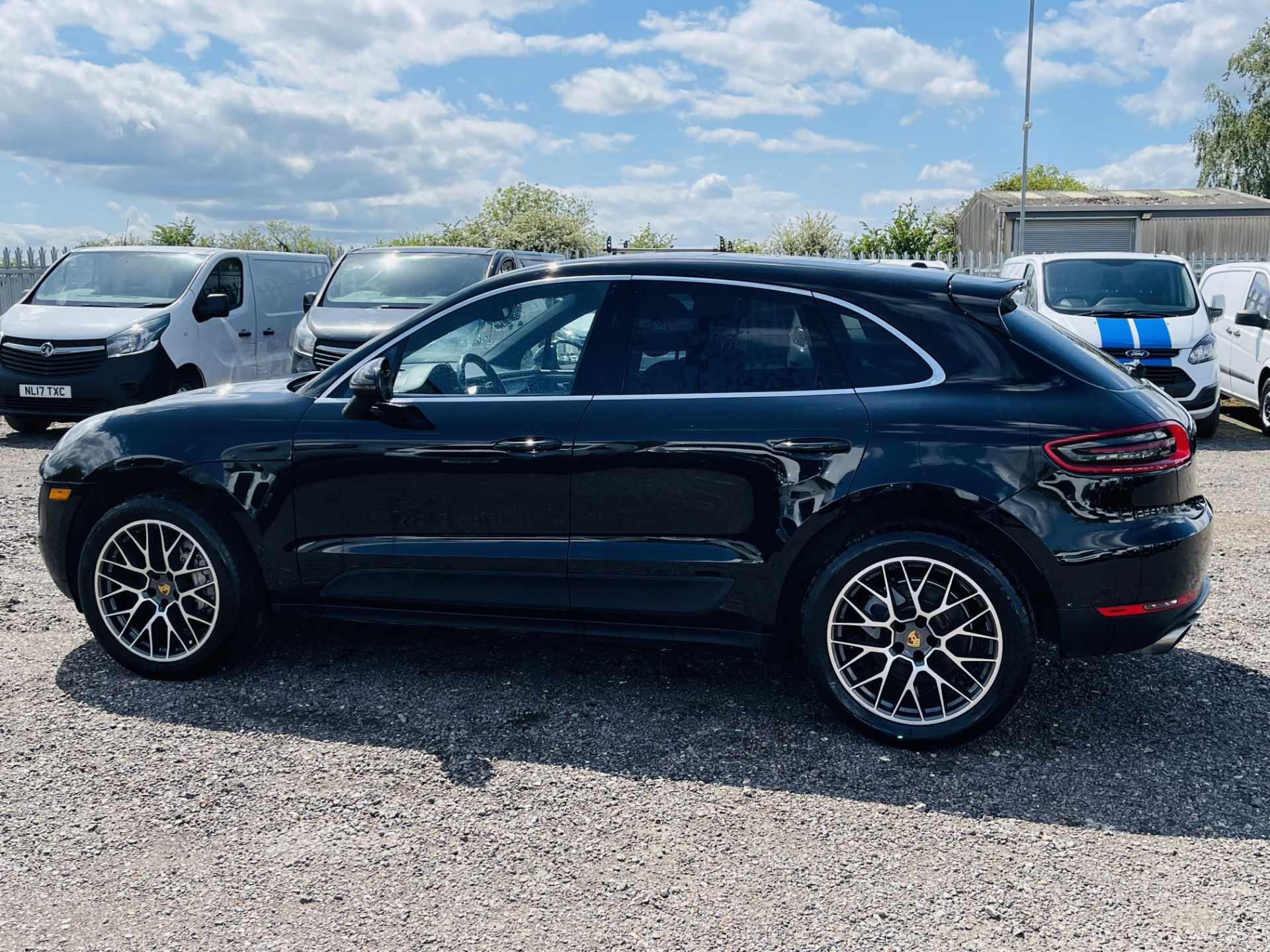 ** ON SALE ** Porsche Macan S 3.0L V6 AWD ' 2015 Year ' Sat Nav - Panoramic Roof - ULEZ Compliant - Image 7 of 44