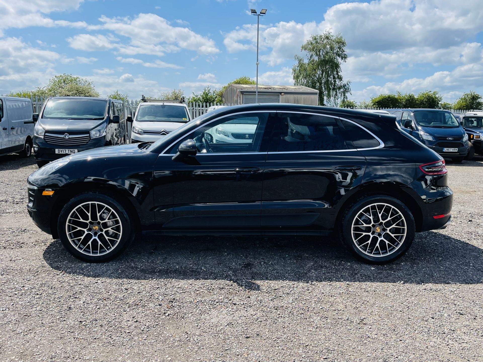 ** ON SALE ** Porsche Macan S 3.0L V6 AWD ' 2015 Year ' Sat Nav - Panoramic Roof - ULEZ Compliant - Image 6 of 44