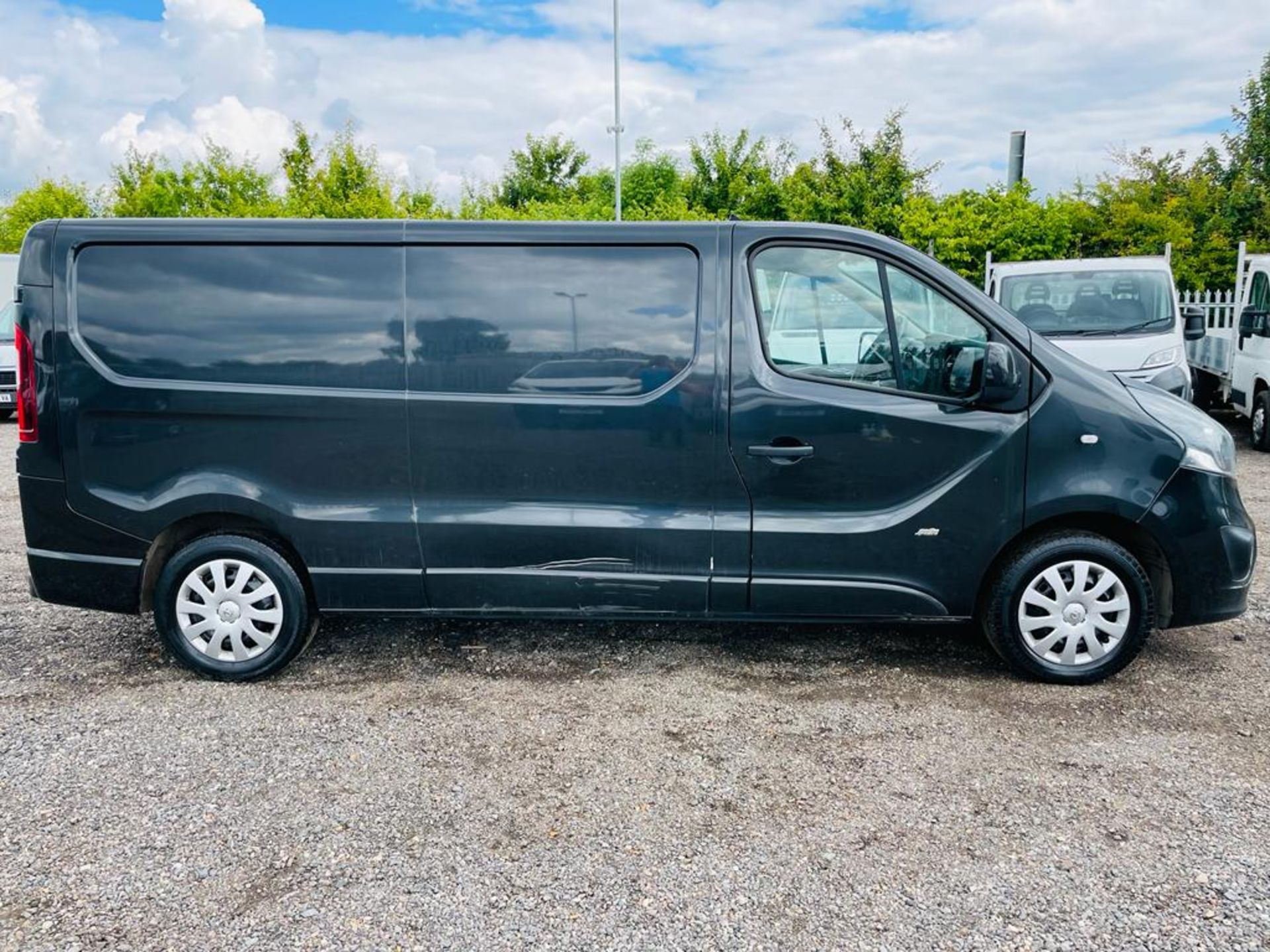 Vauxhall Vivaro 1.6 CDTI BITurbo Sportive L2 H1 2017 '17 Reg' Euro 6 - ULEZ Compliant - A/C - Image 9 of 15