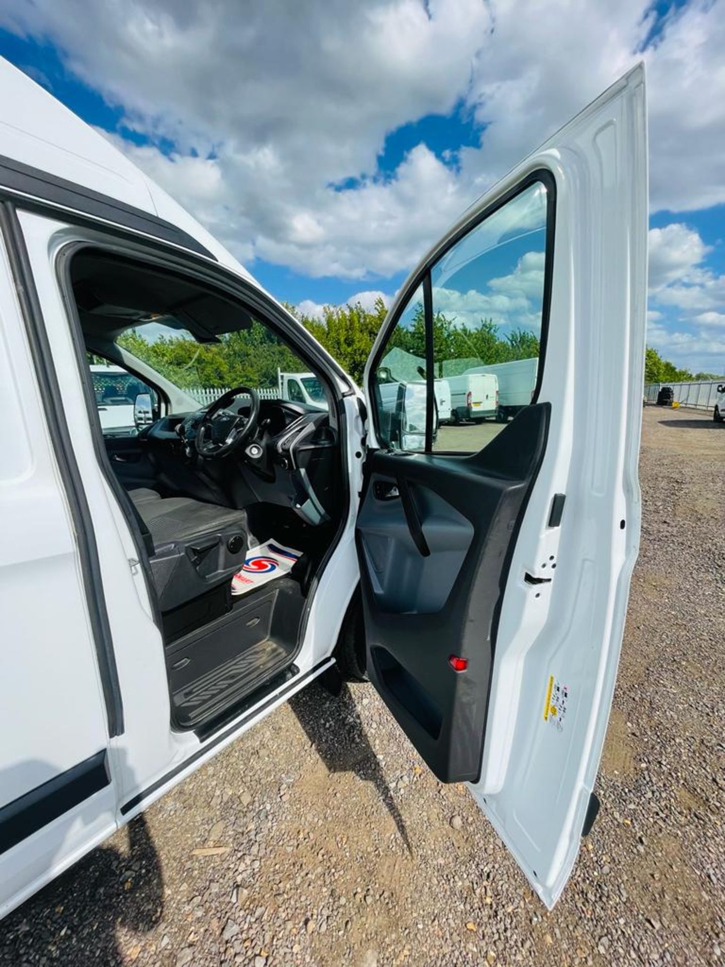 Ford Transit 2.2L TDCI 100 290 E-Tec L1 H3 Trend 2016 '16 Reg' A/C - Cruise Control - Image 14 of 18