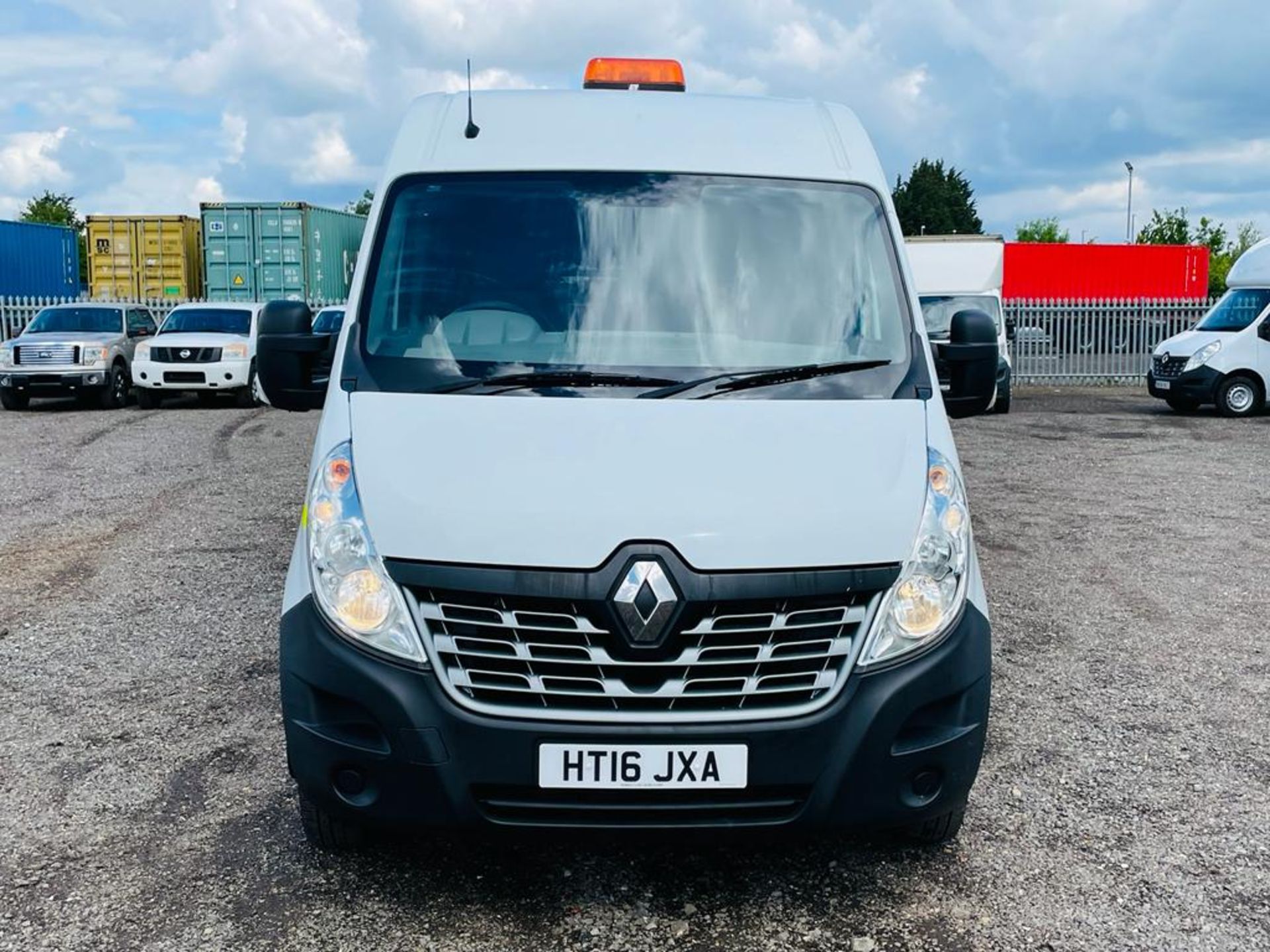 ** ON SALE ** Renault Master 2.3 DCI LMI35 Business L4 H2 RWD 2016 '16 Reg' Twin Rear Axle - 3500kg - Image 2 of 16