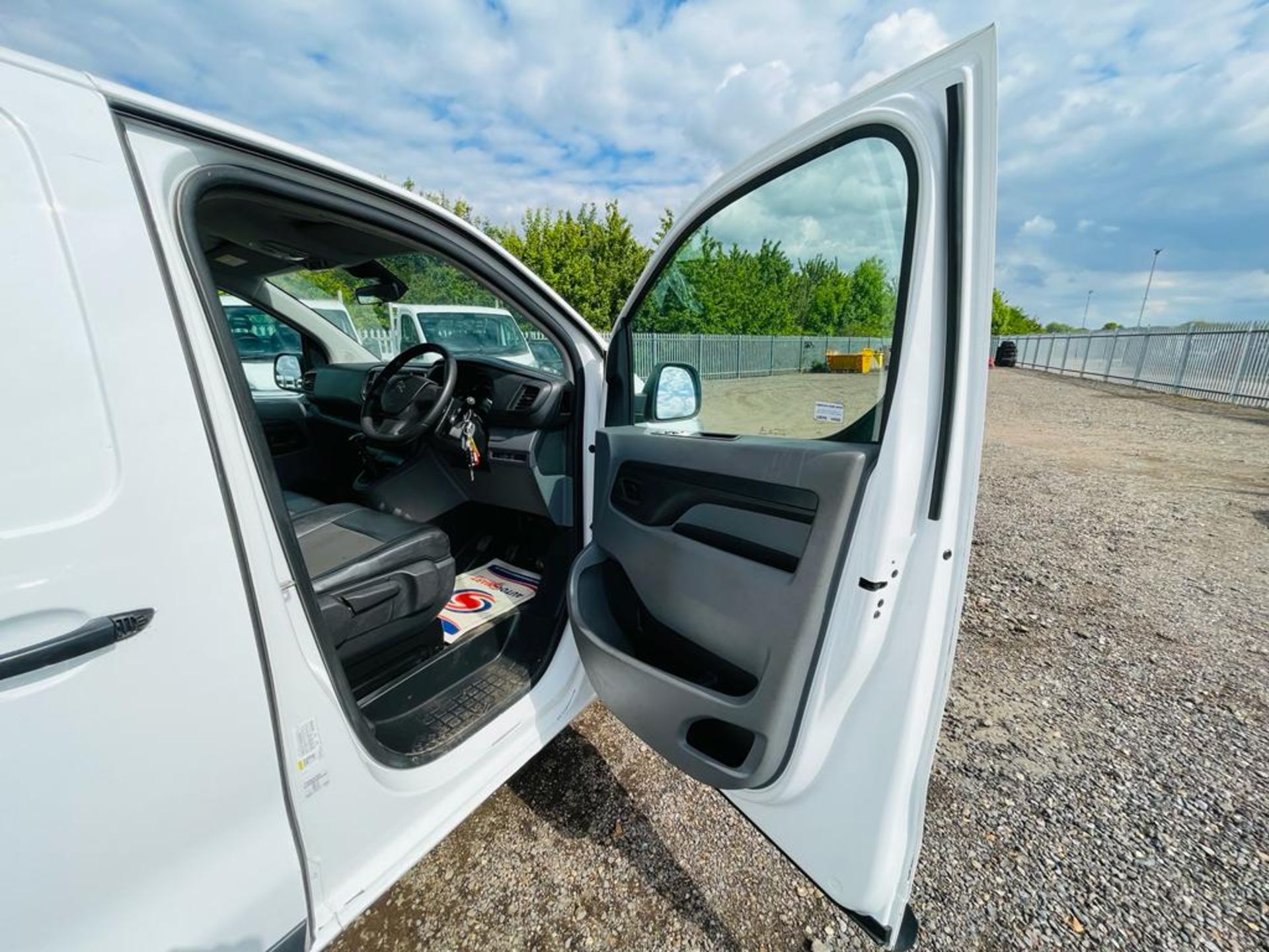 Citroen Dispatch 2.0 BLUEHDI S/S Enterprise 2018 '18 Reg' A/C - Euro 6 - ULEZ Compliant - Image 12 of 17