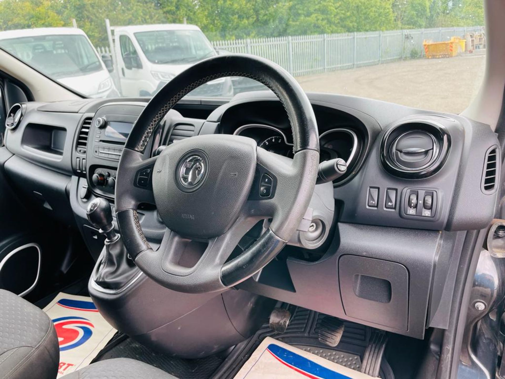 Vauxhall Vivaro 1.6 CDTI BITurbo Sportive L2 H1 2017 '17 Reg' Euro 6 - ULEZ Compliant - A/C - Image 14 of 15