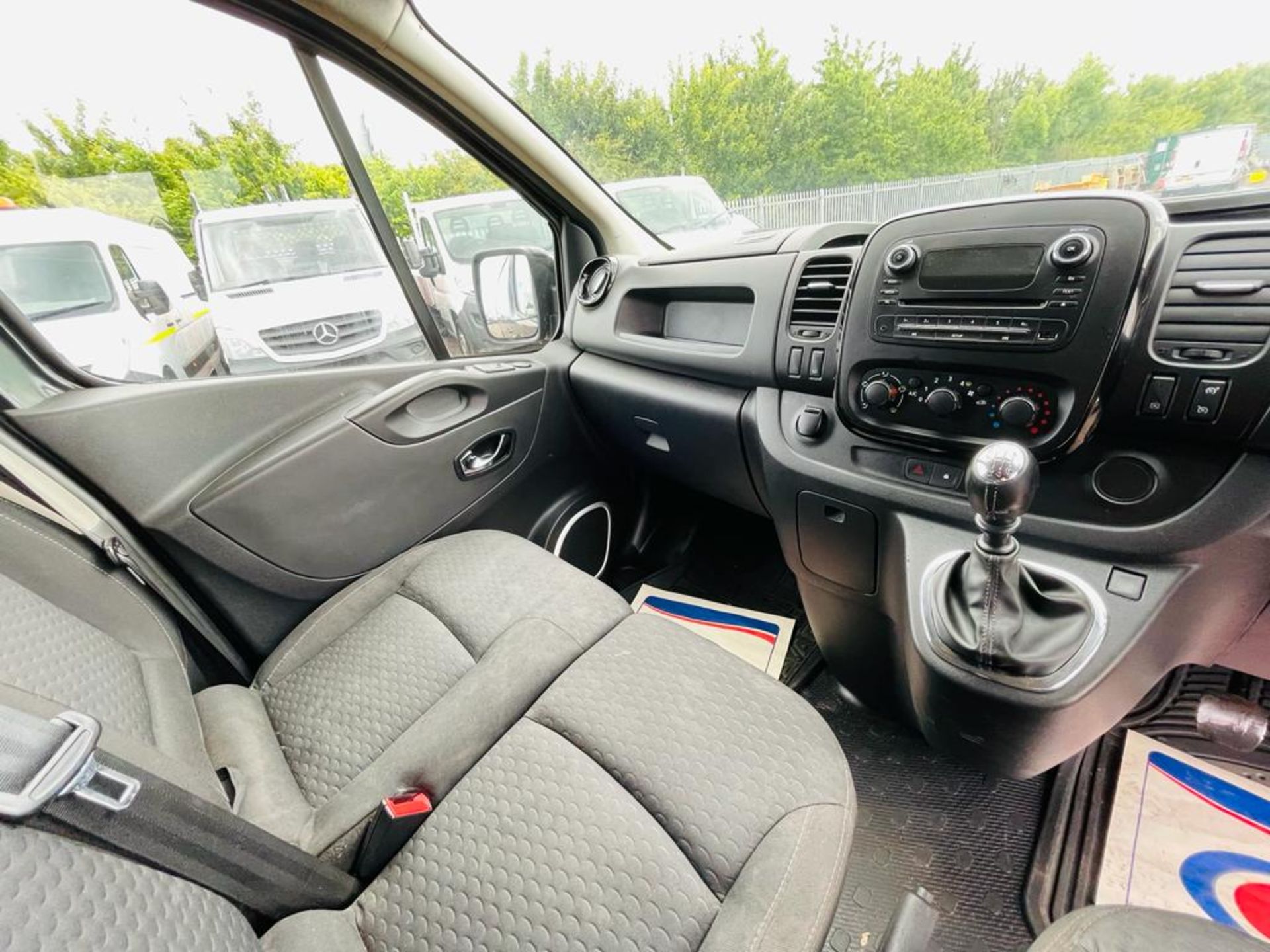 Vauxhall Vivaro 1.6 CDTI BITurbo Sportive L2 H1 2017 '17 Reg' Euro 6 - ULEZ Compliant - A/C - Image 11 of 15