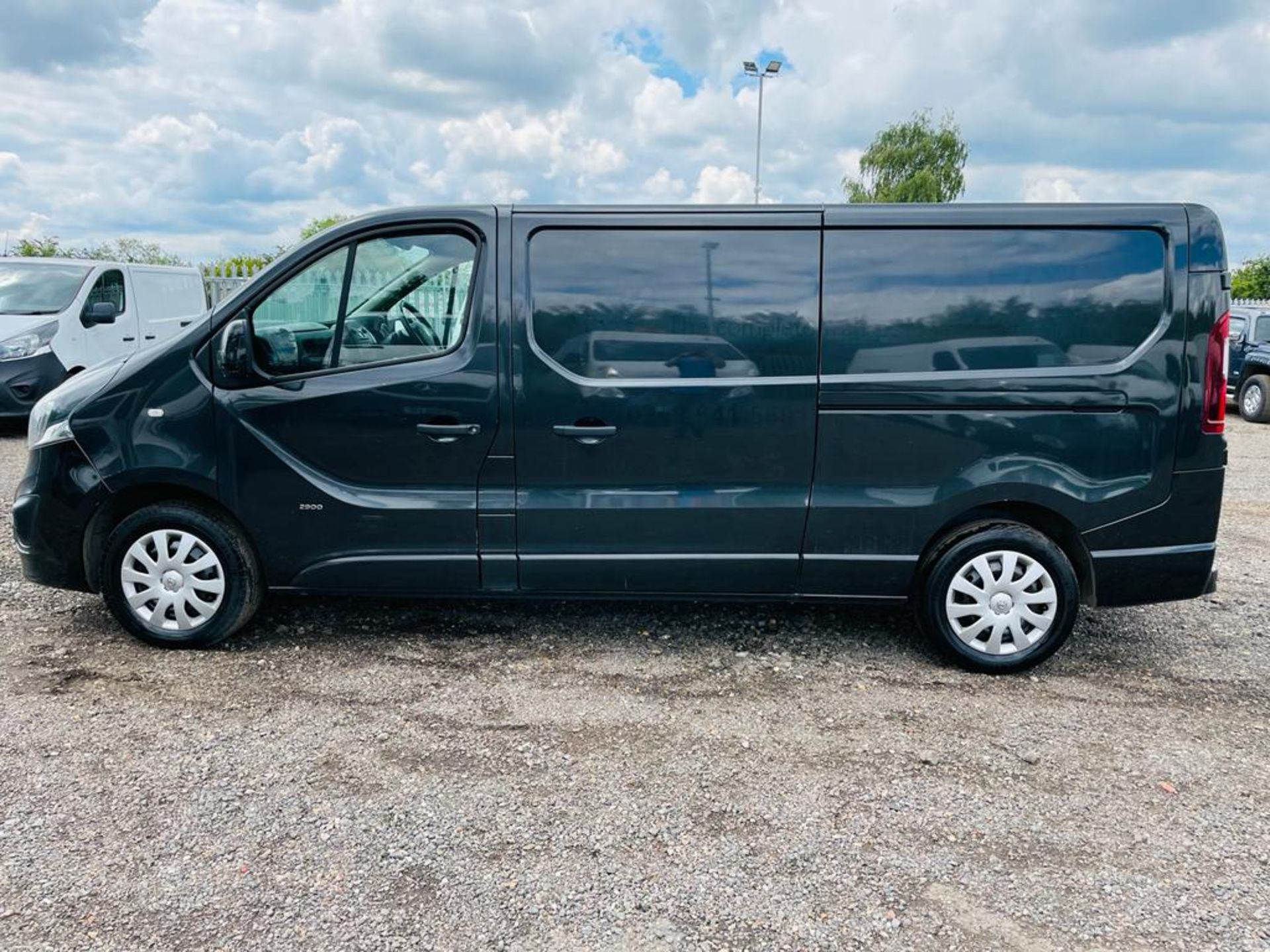 Vauxhall Vivaro 1.6 CDTI BITurbo Sportive L2 H1 2017 '17 Reg' Euro 6 - ULEZ Compliant - A/C - Image 4 of 15