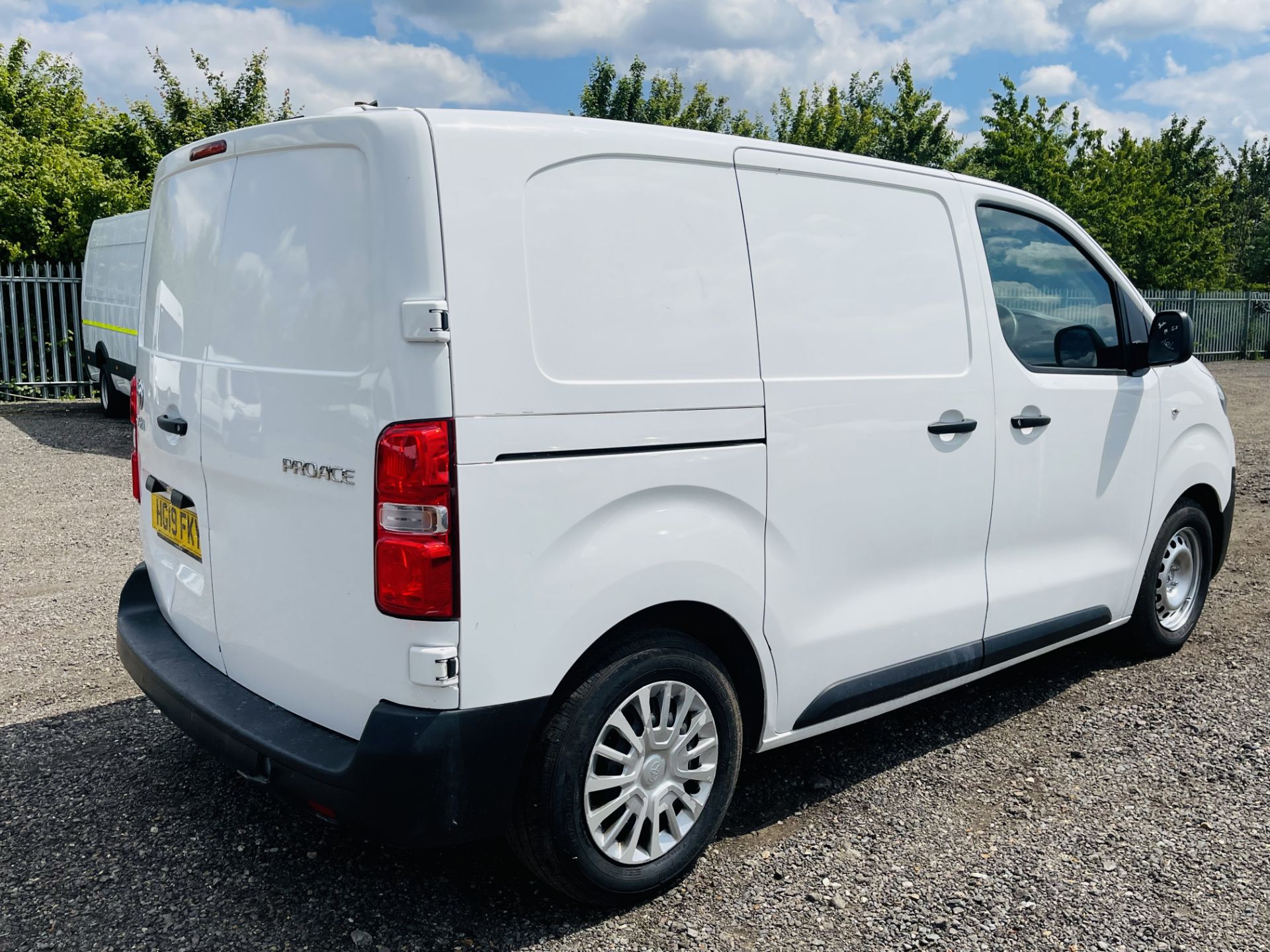 ** ON SALE ** Toyota ProAce 1.6 D 95 Compact Icon 2019 '19 Reg' A/C - Euro 6 - ULEZ Compliant - Image 9 of 19